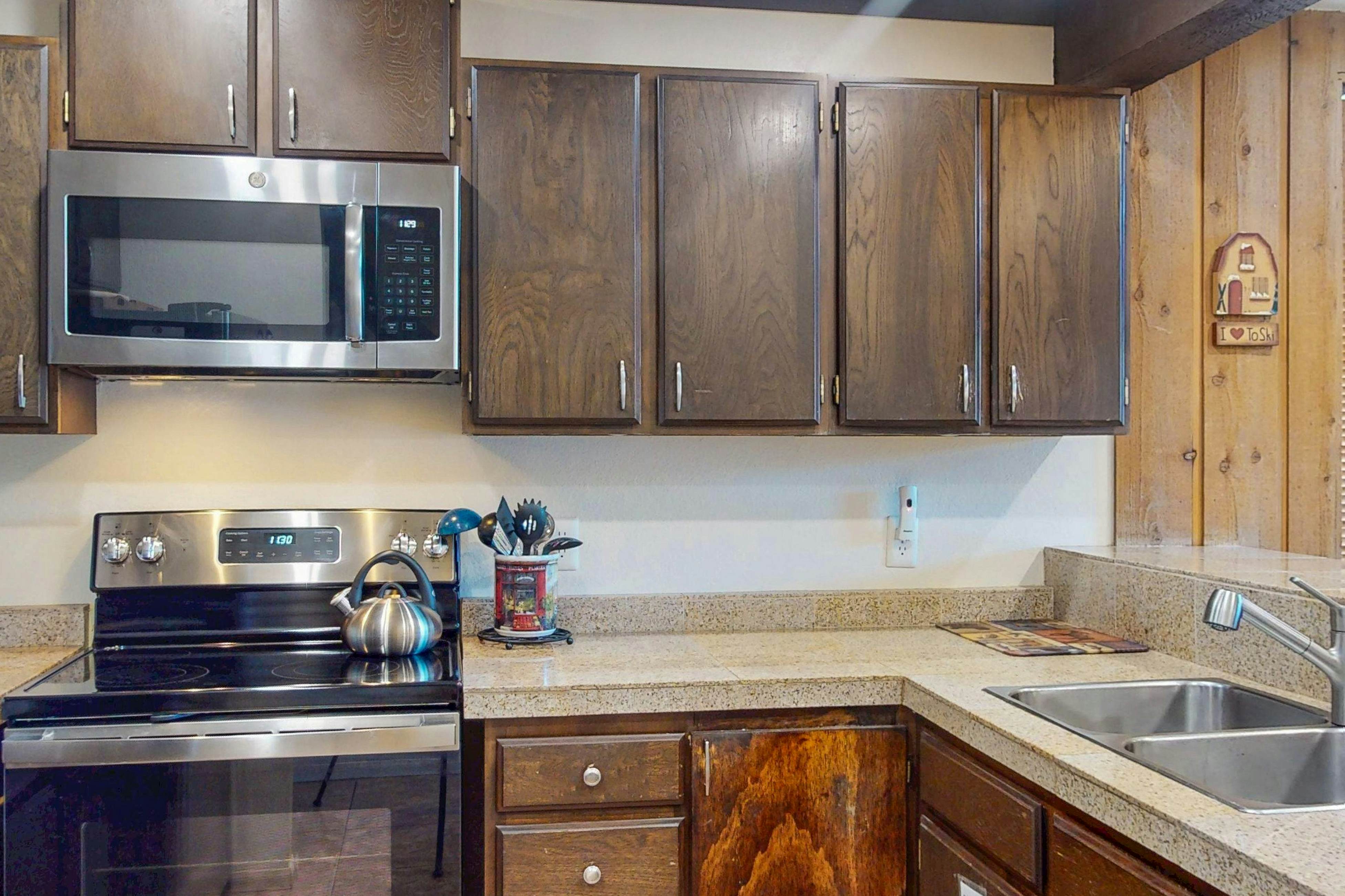 Mammoth Ski & Racquet 131 N