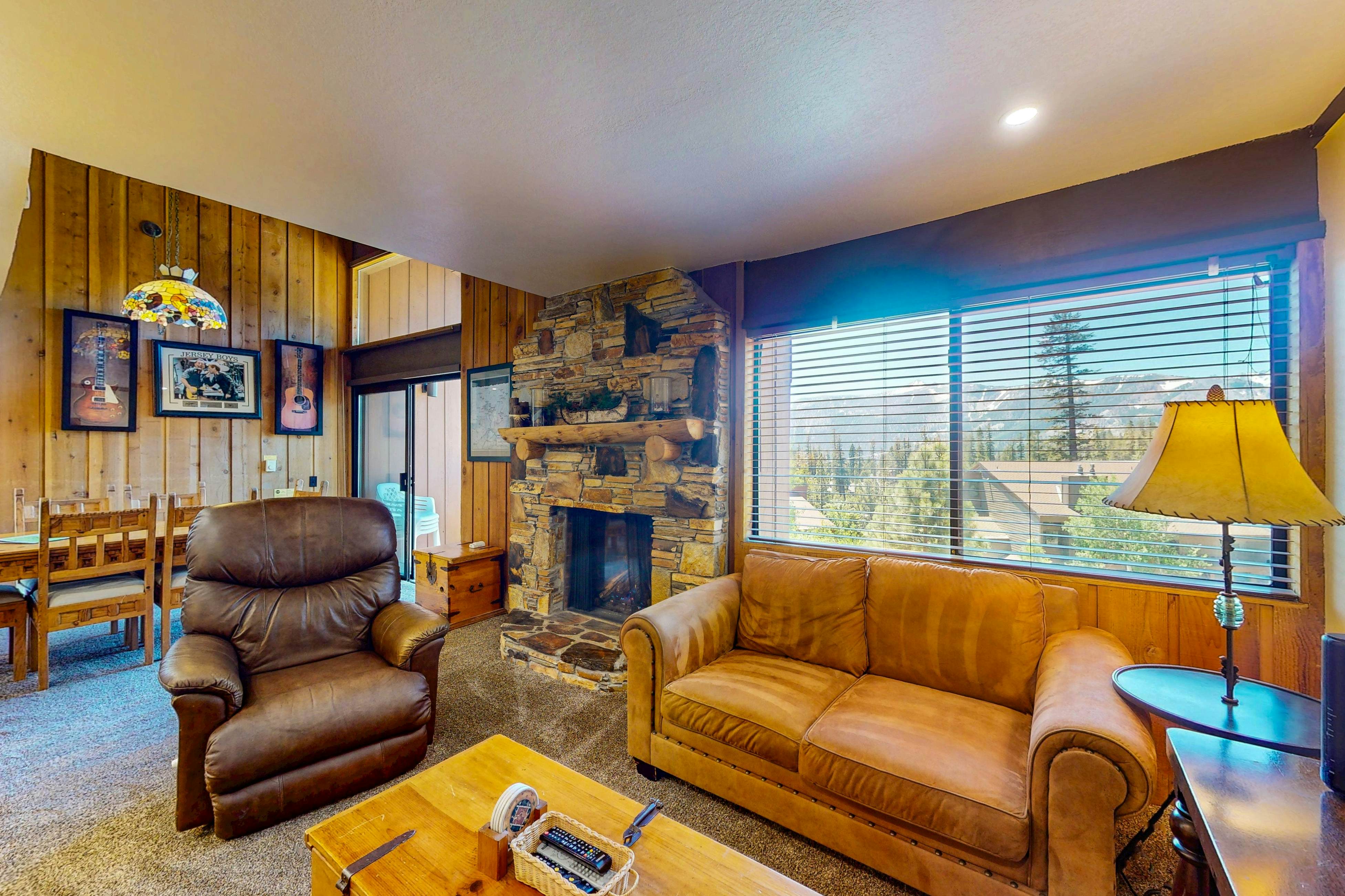 Mammoth Ski & Racquet 131 N