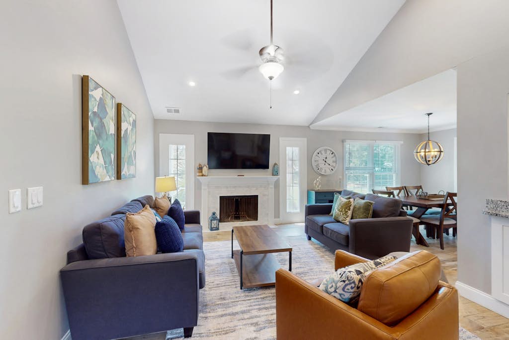 Stunningly remodeled villa with shared pool and golf on-site — Hilton Head, SC — vacation rental