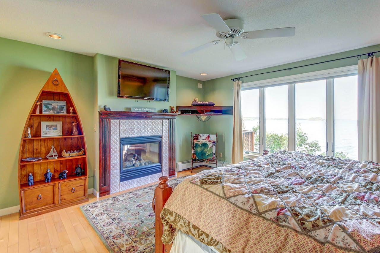 Keeler's Bay Getaway 3 BD Vacation Rental in South Hero, VT Vacasa