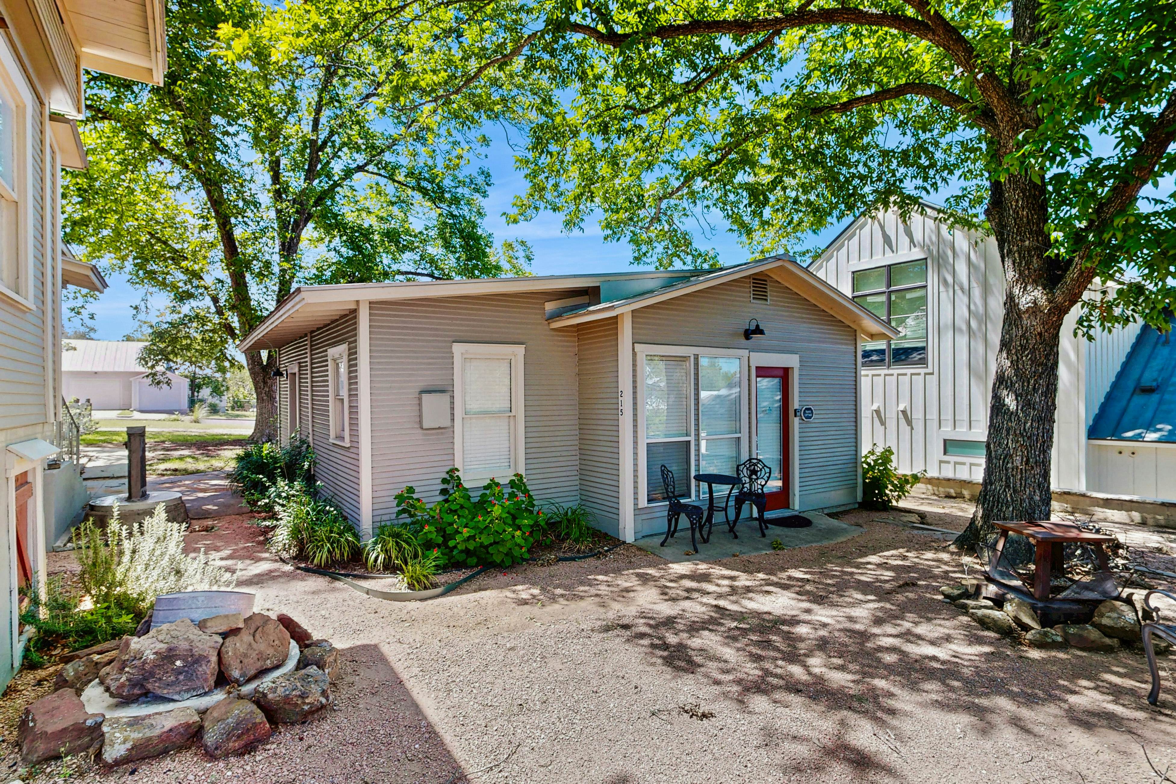 Travis Street - Travis Cottage