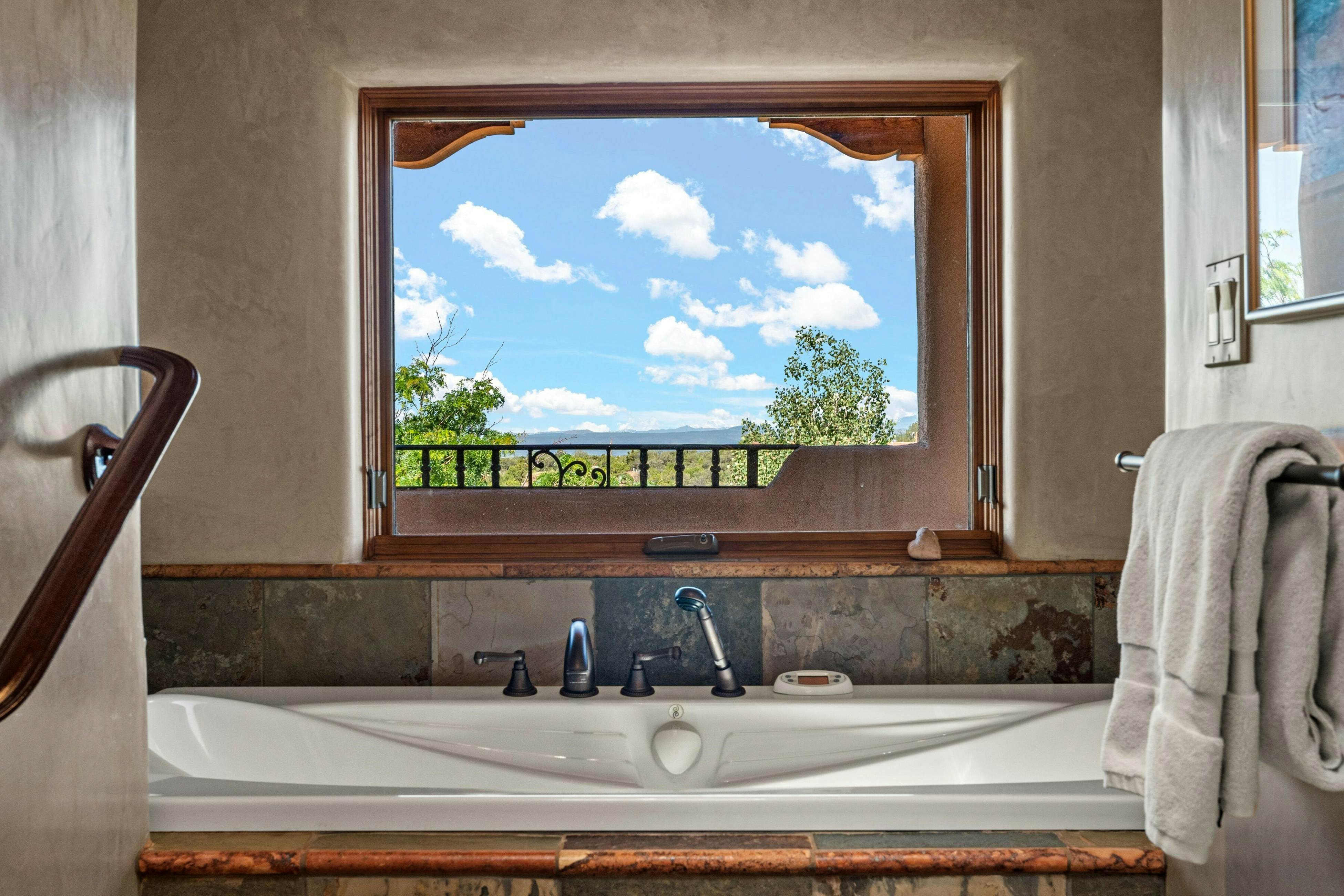 Copper Canyon Roads Estate - 30-night minimum