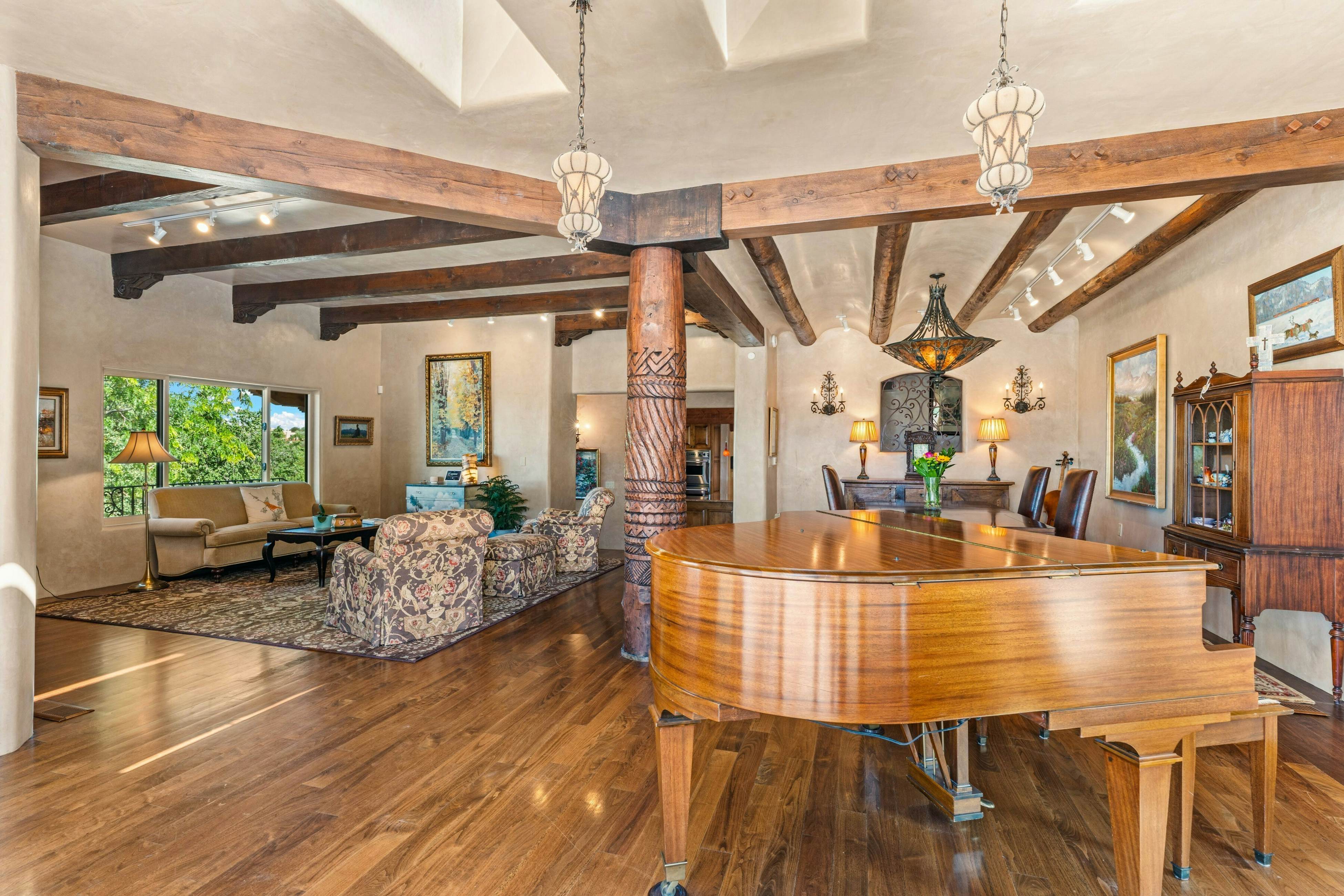 Copper Canyon Roads Estate - 30-night minimum