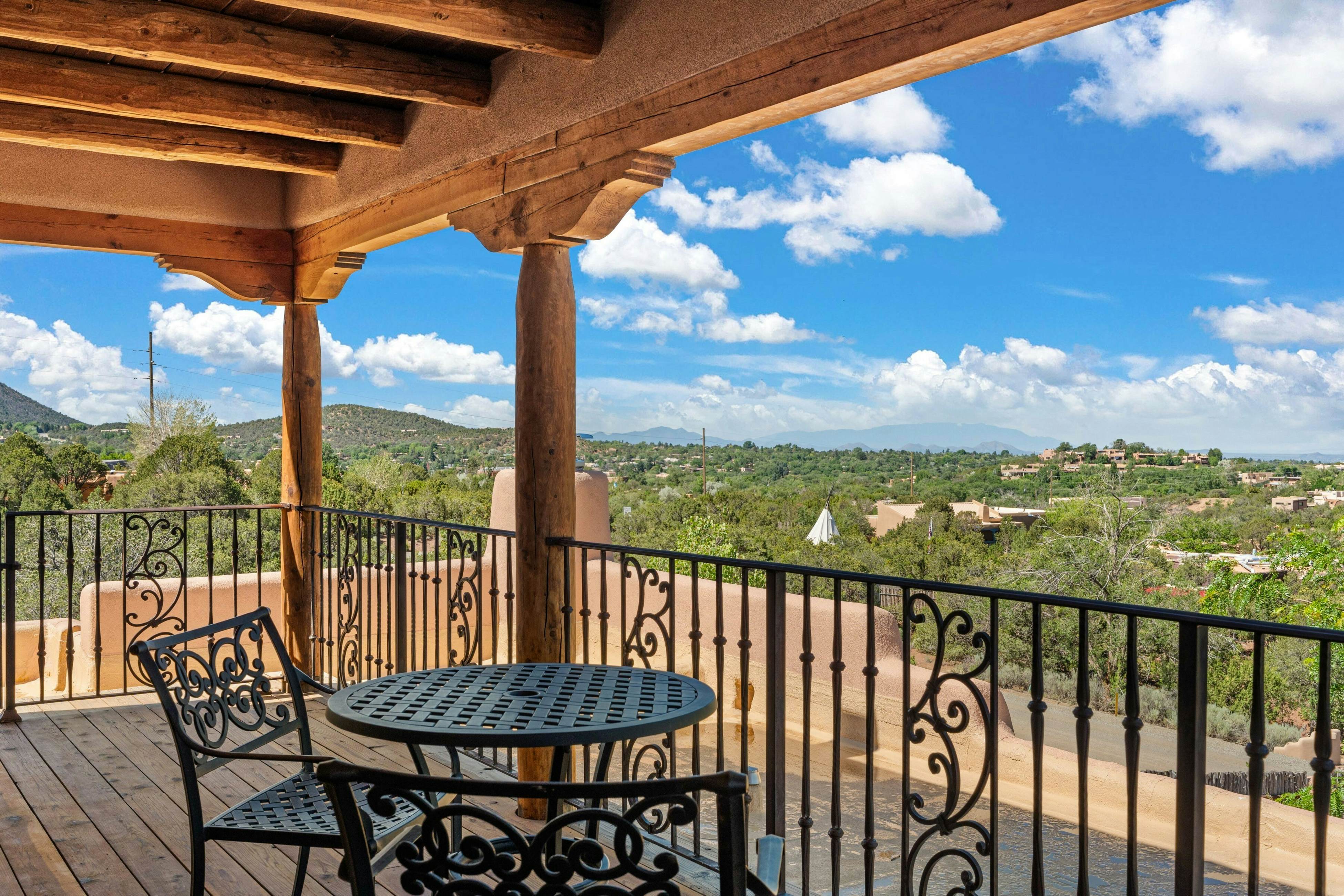 Copper Canyon Roads Estate - 30-night minimum