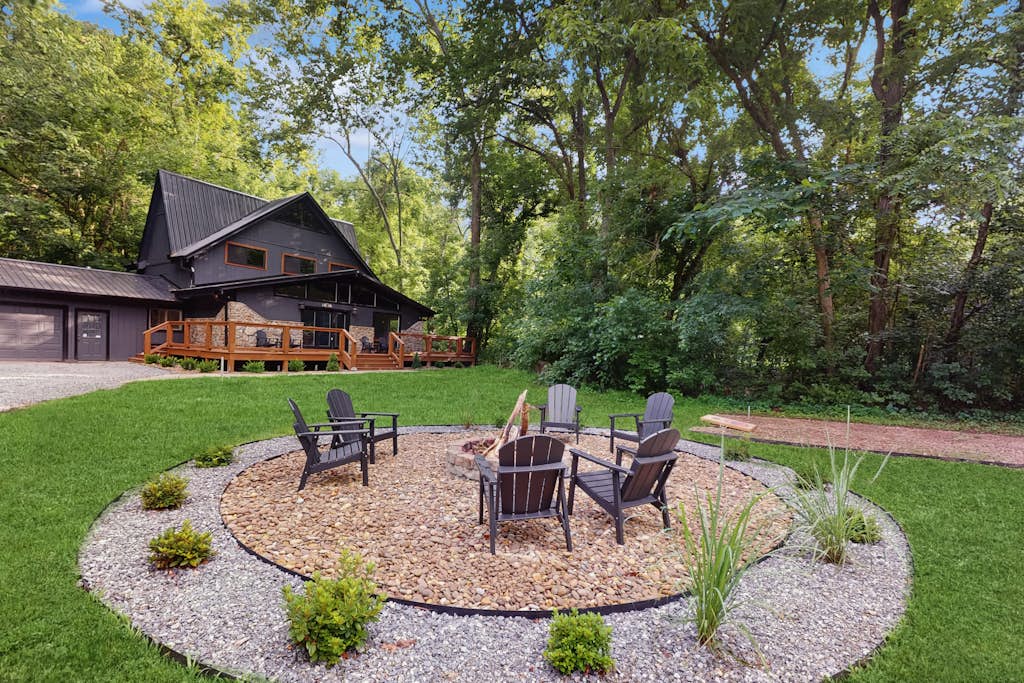 Charming Cabin, Sleeps 10, Hot Tub, Fireplace — Sevierville, TN — vacation rental