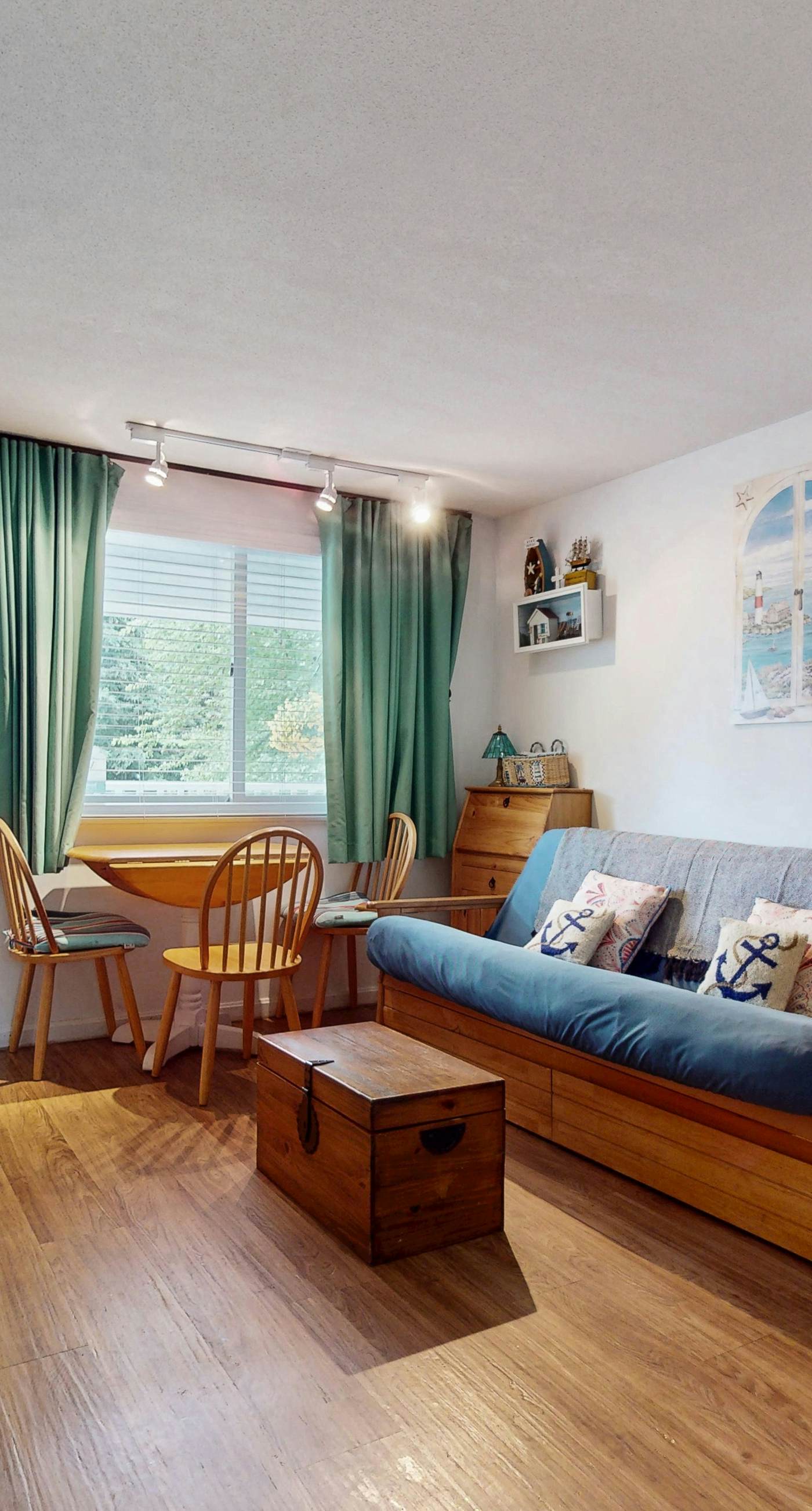 The Lighthouse Getaway -- Holiday House M19