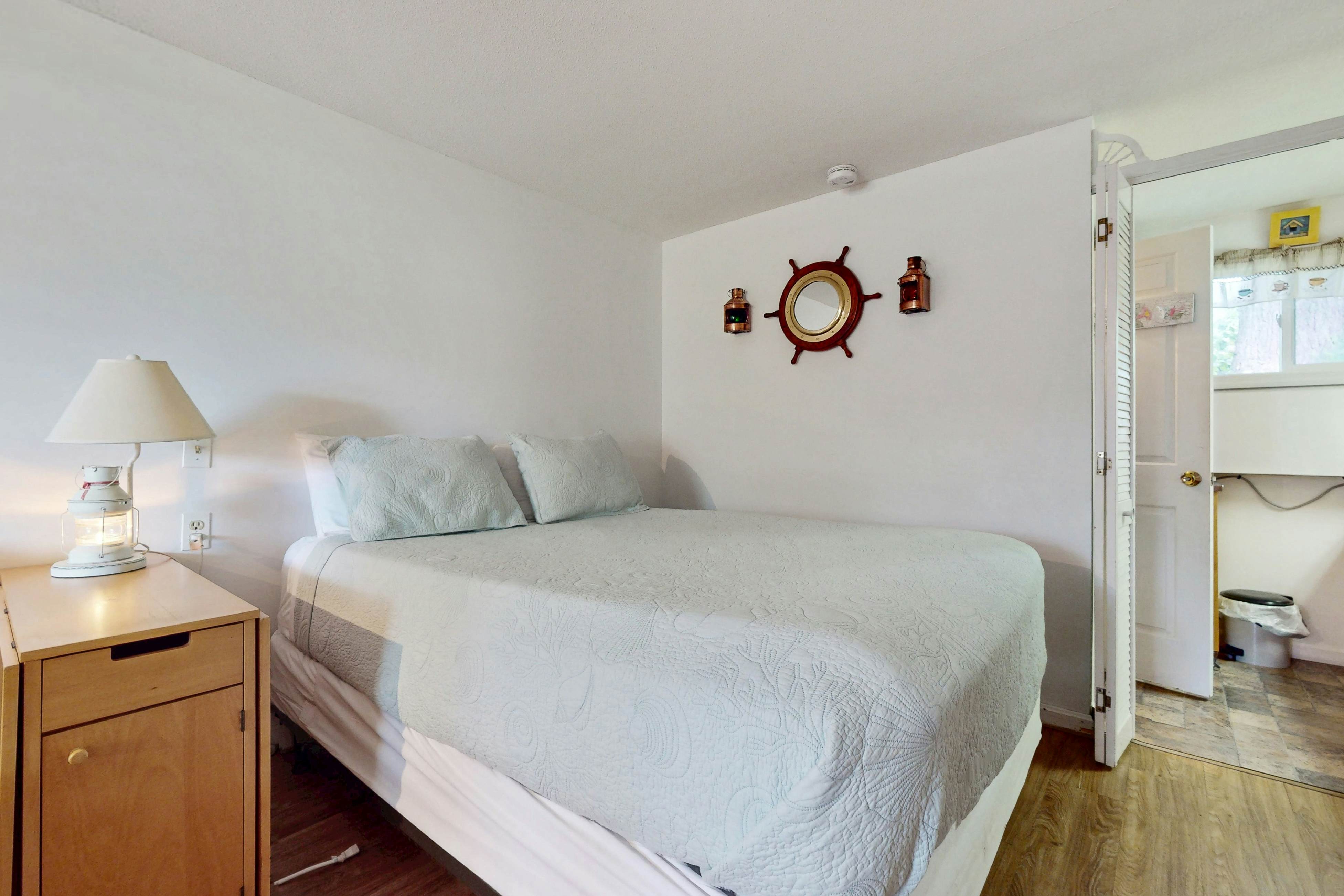 The Lighthouse Getaway -- Holiday House M19