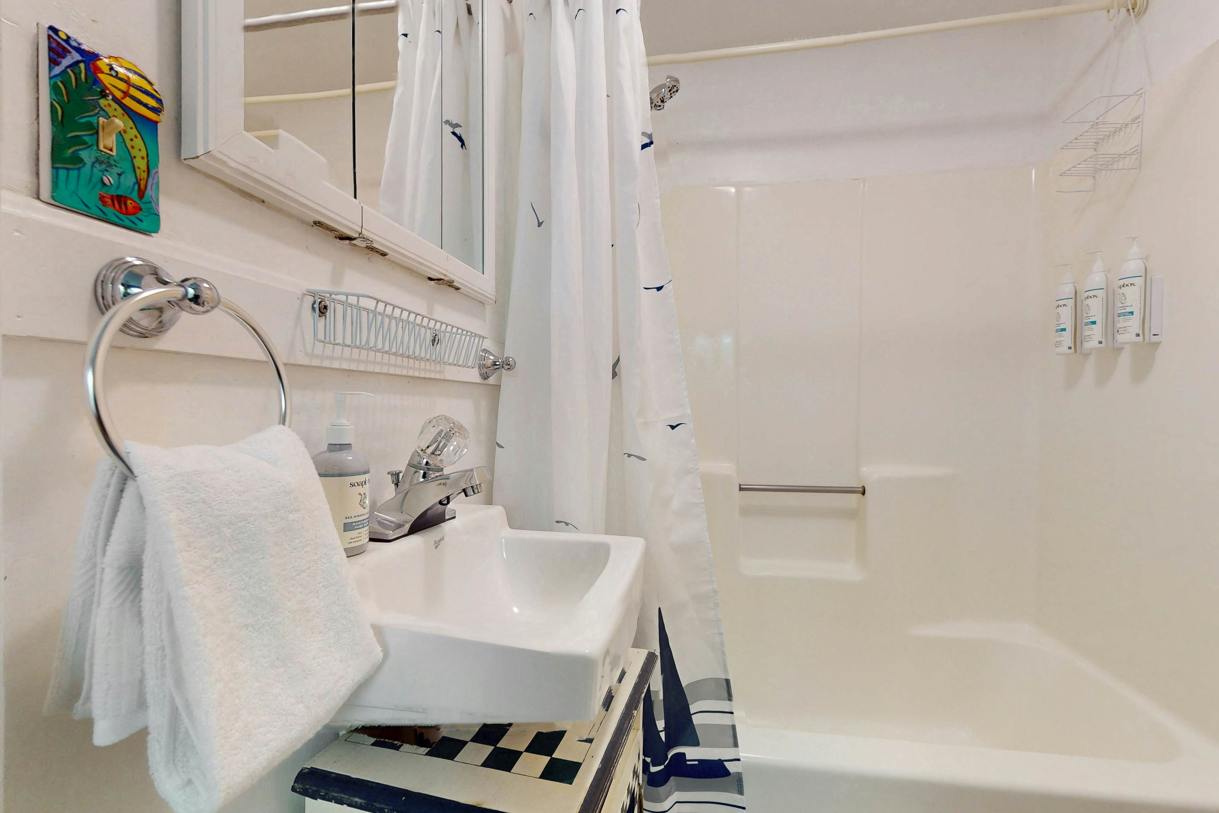 The Lighthouse Getaway -- Holiday House M19