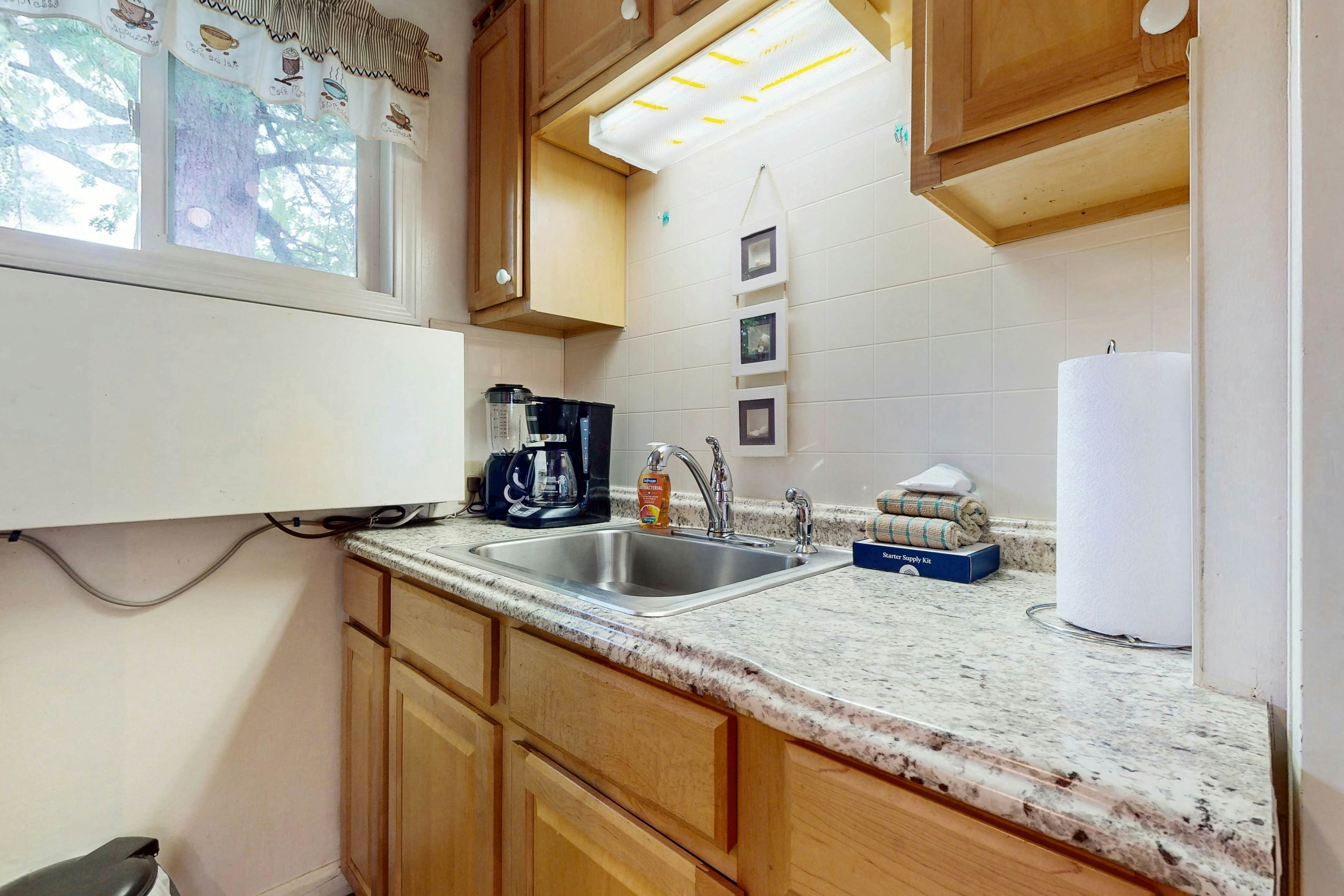 The Lighthouse Getaway -- Holiday House M19