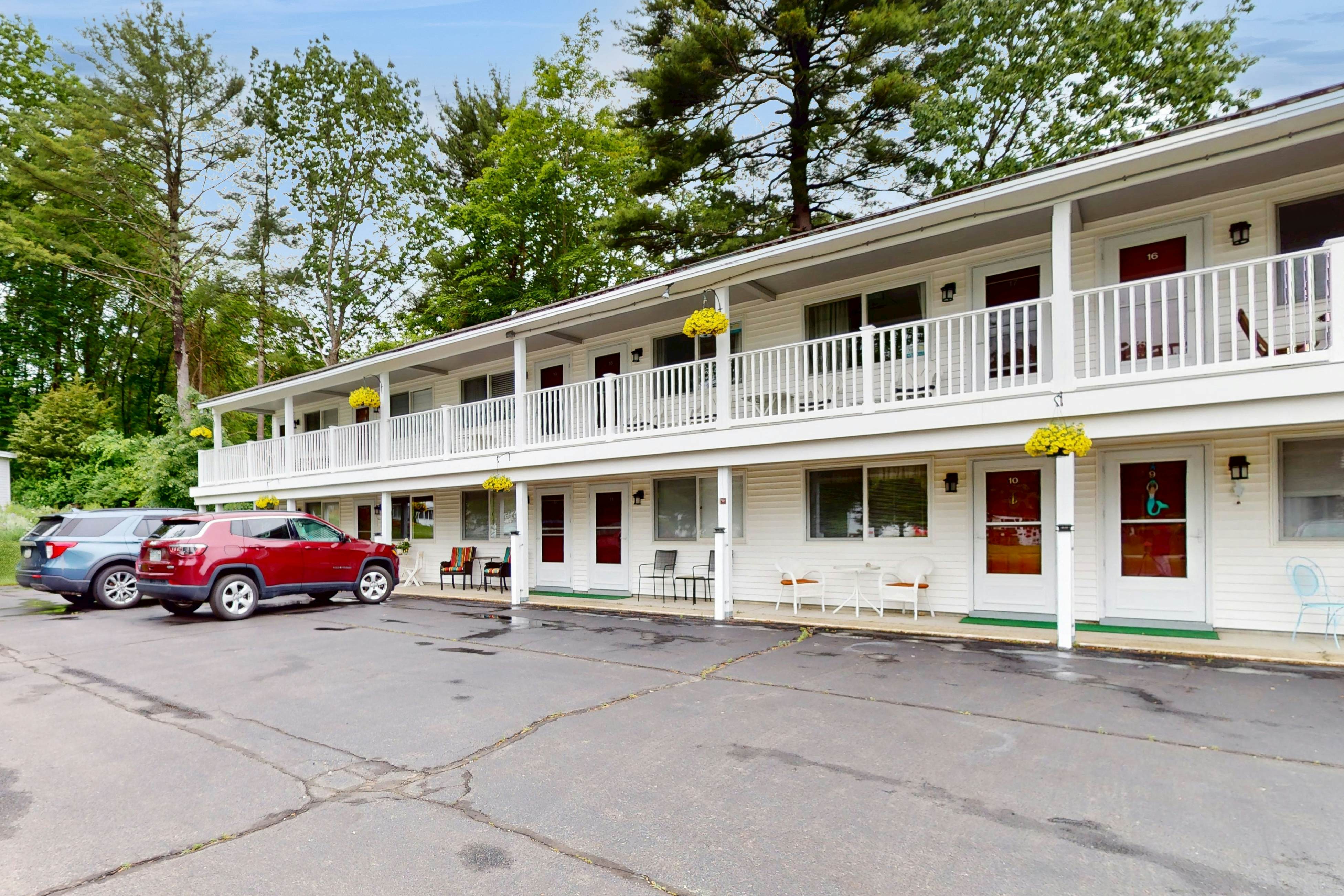 The Lighthouse Getaway -- Holiday House M19