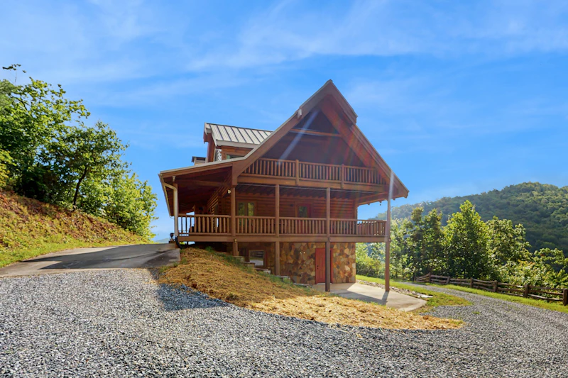 VueStay mountaintop cabin near Franklin, North Carolina