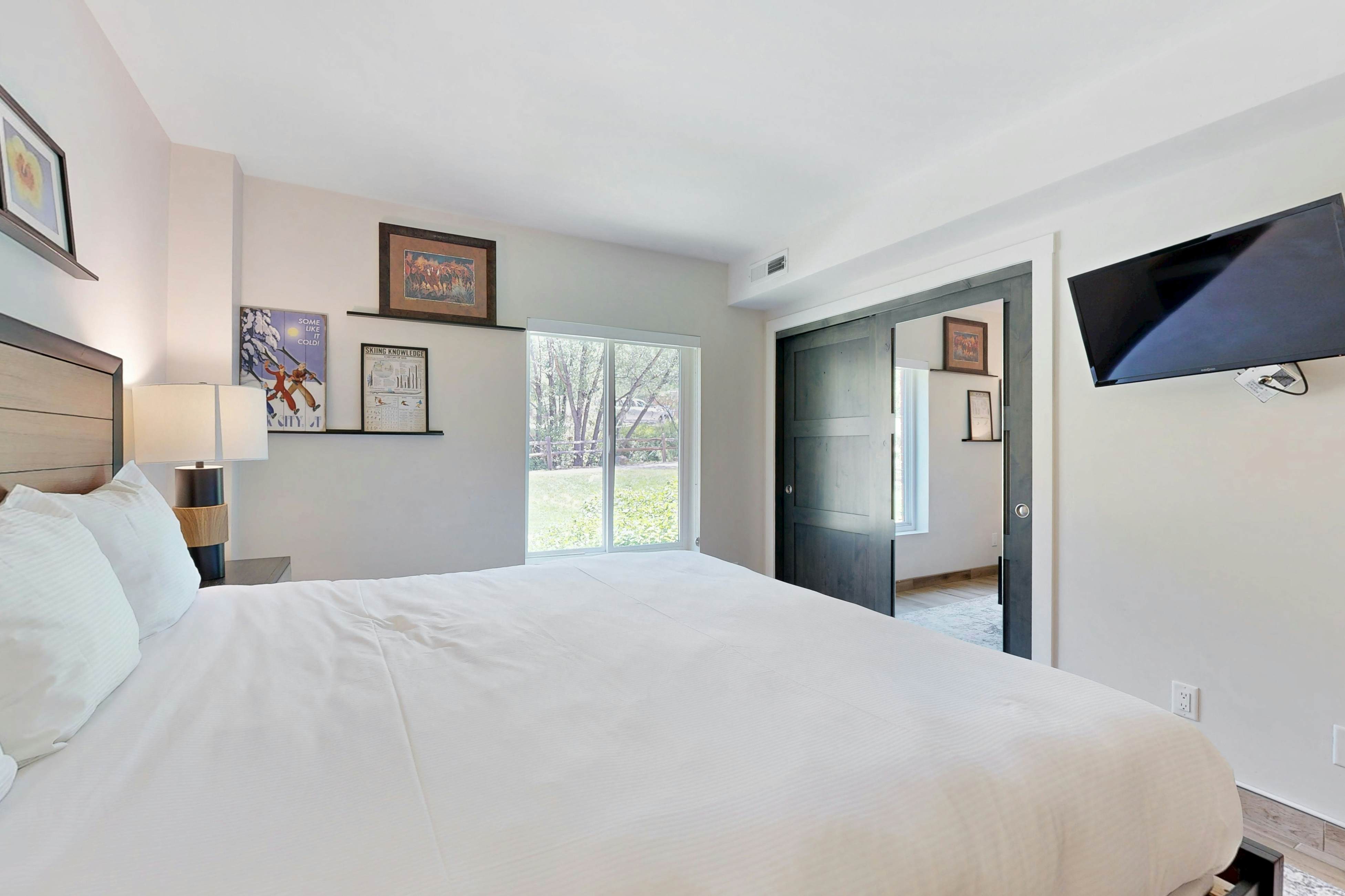 Park Station Elegance 210