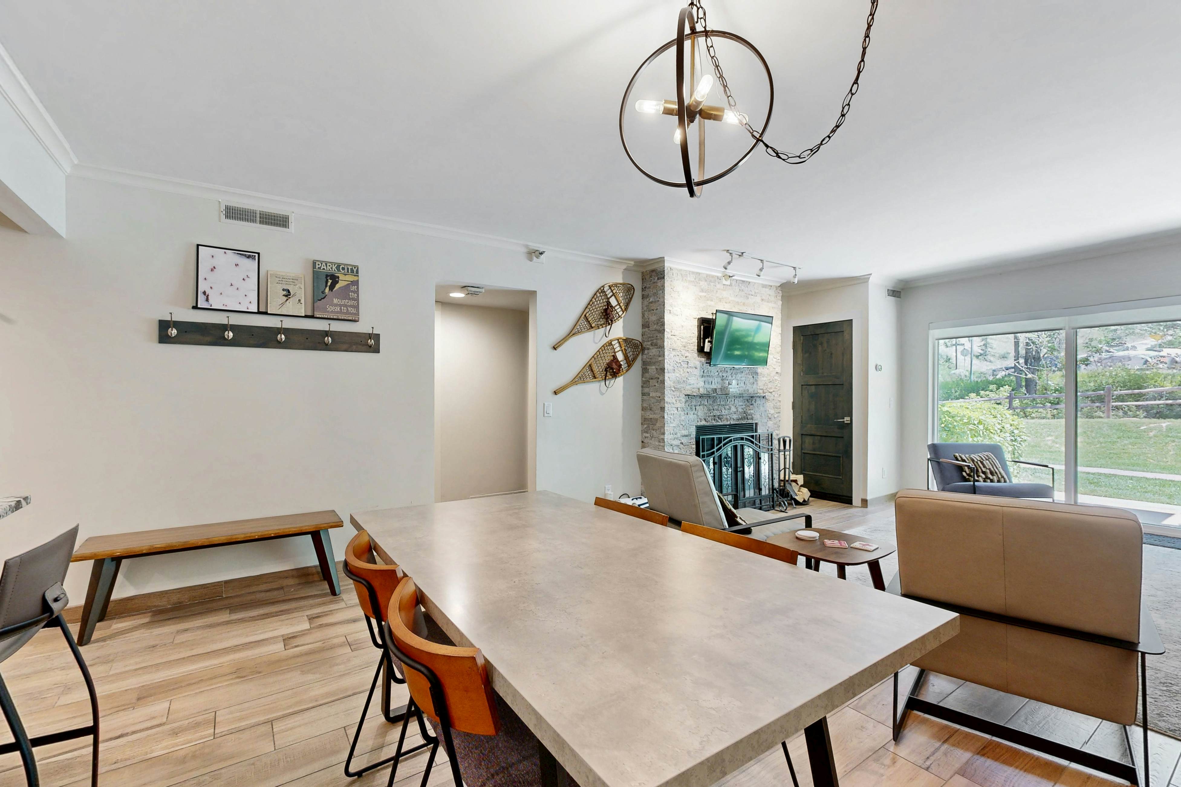 Park Station Elegance 210