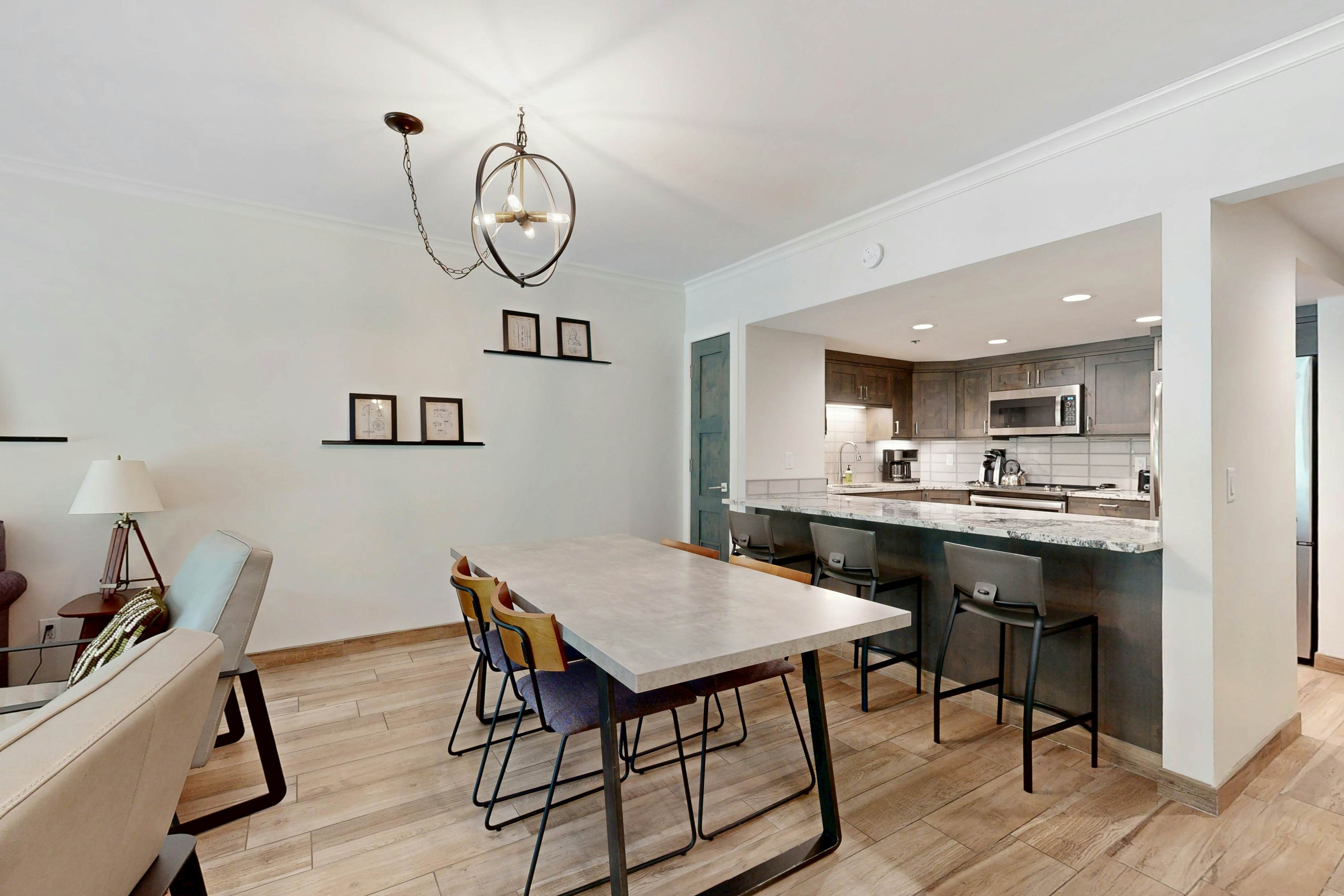 Park Station Elegance 210