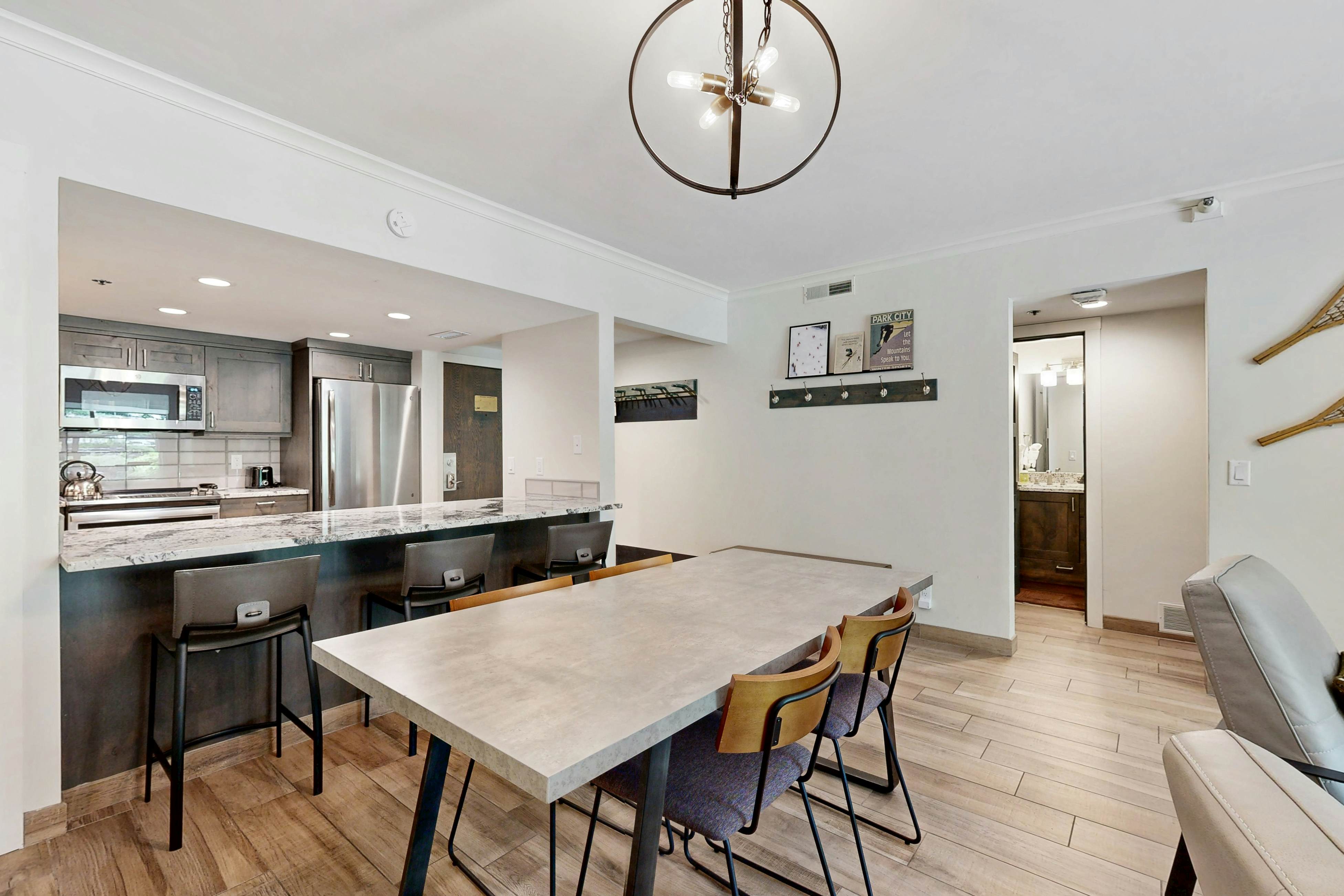 Park Station Elegance 210