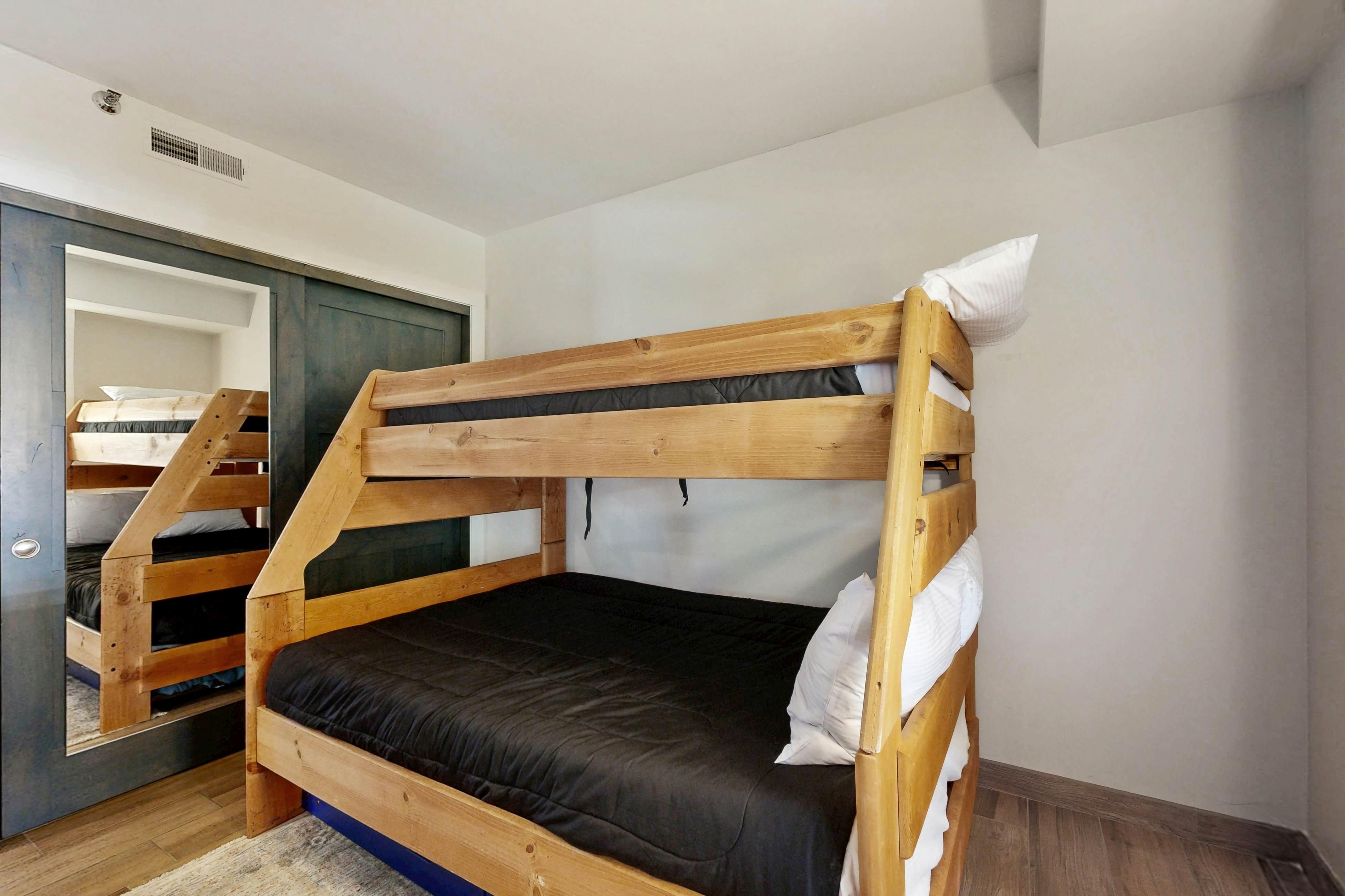 Park Station Elegance 210