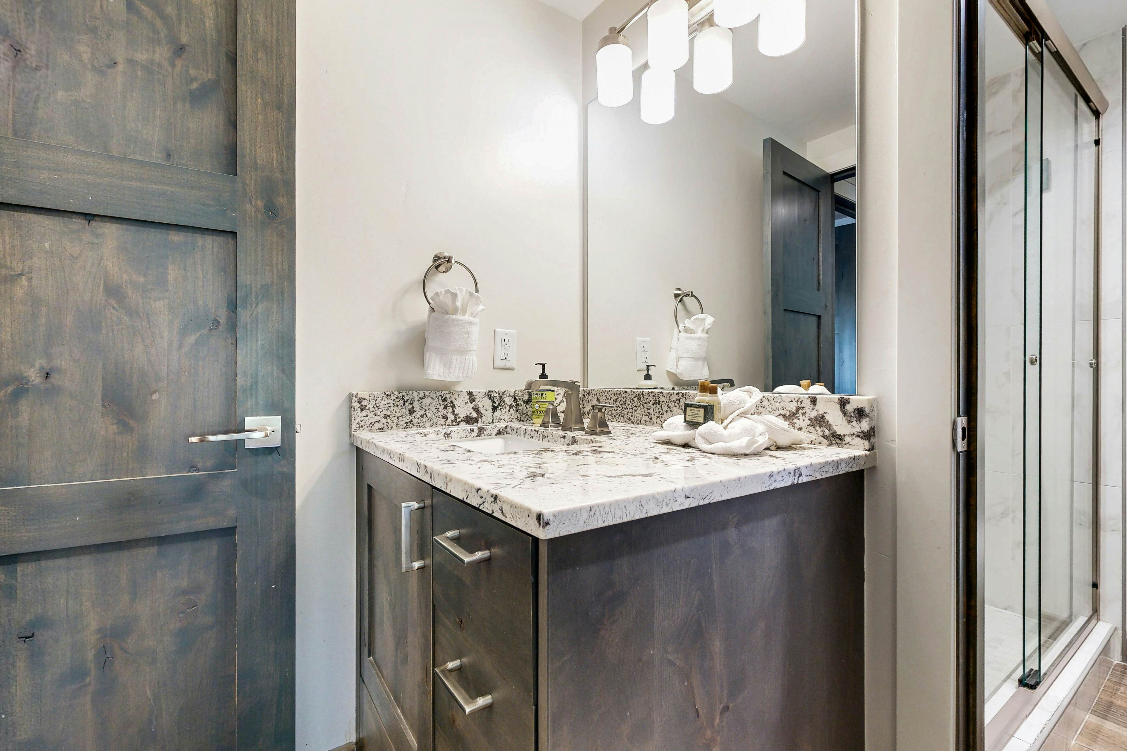 Park Station Elegance 210