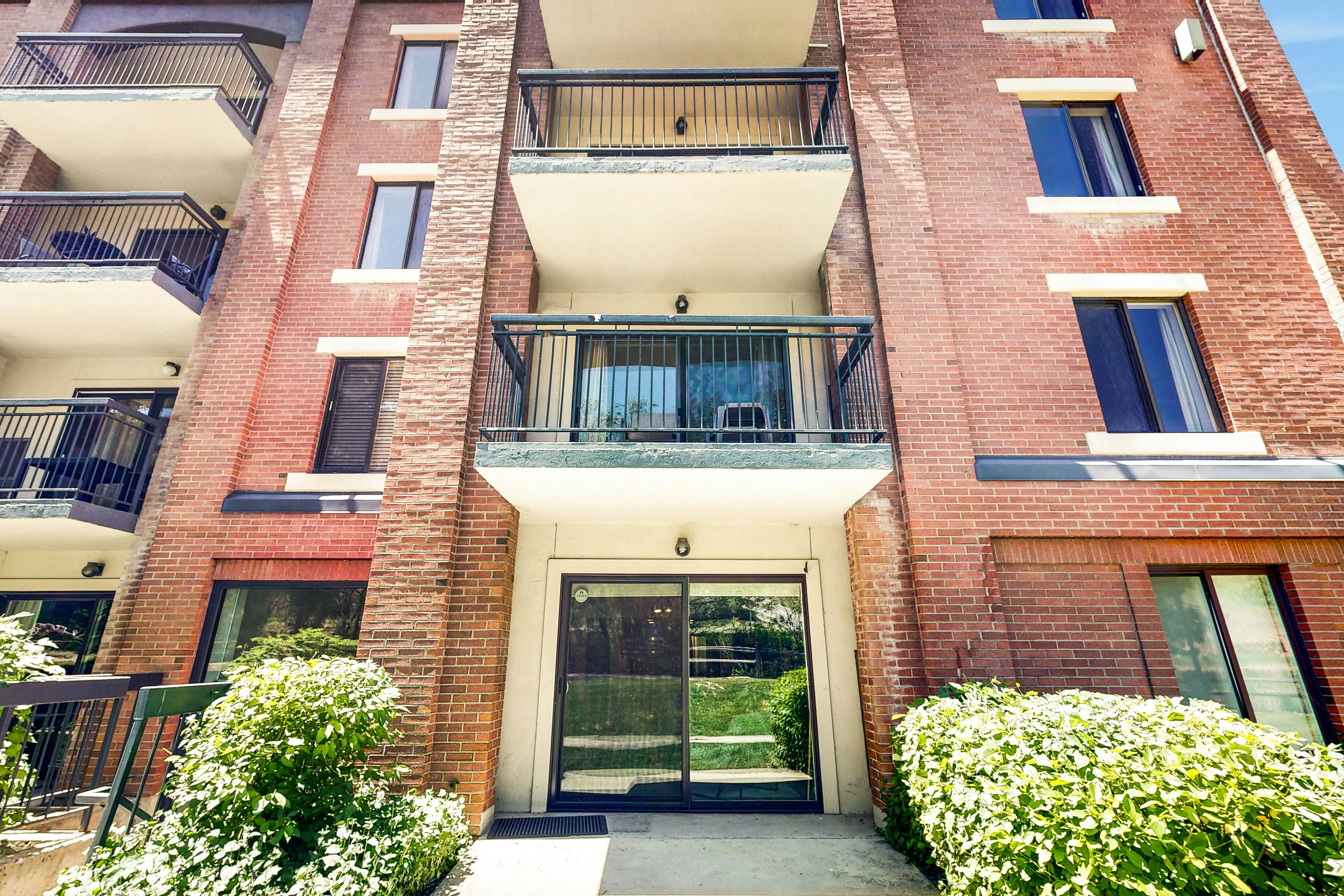 Park Station Elegance 210