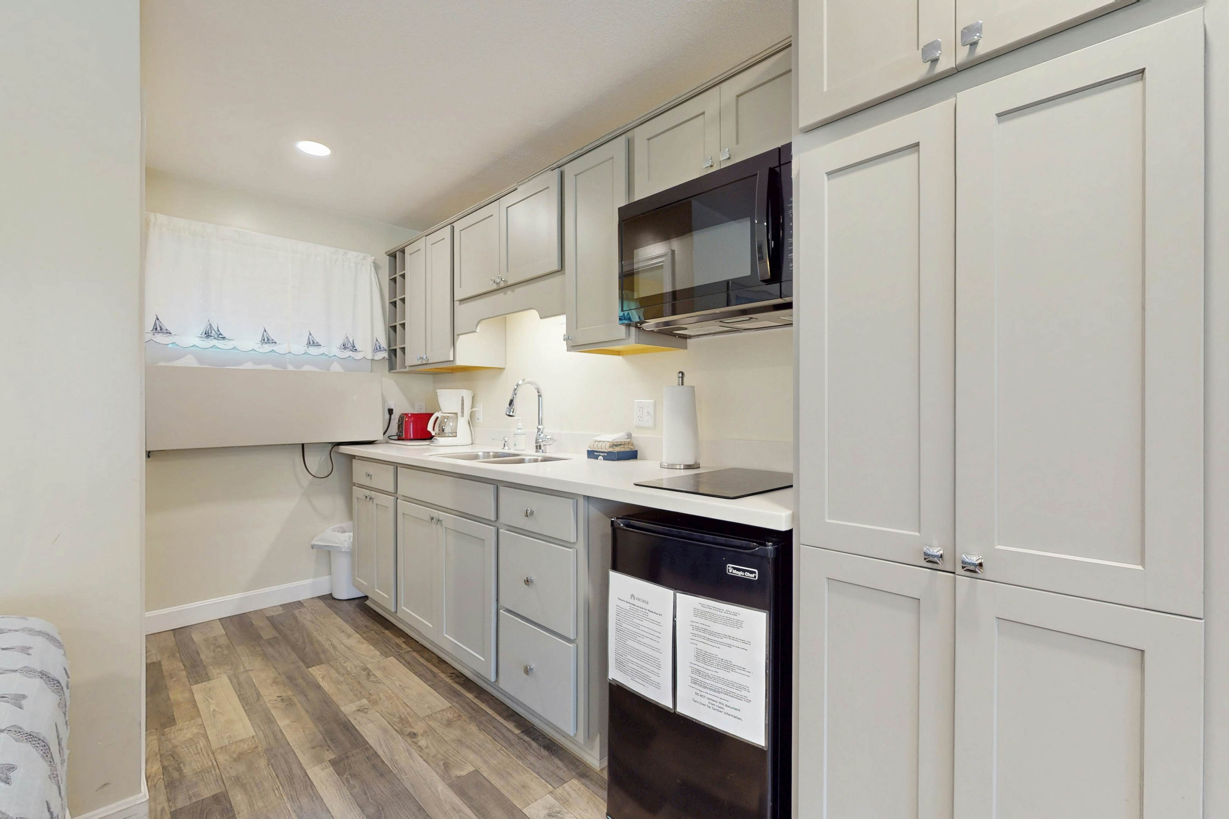 Quintessential Room by the Sea - Holiday House #M8