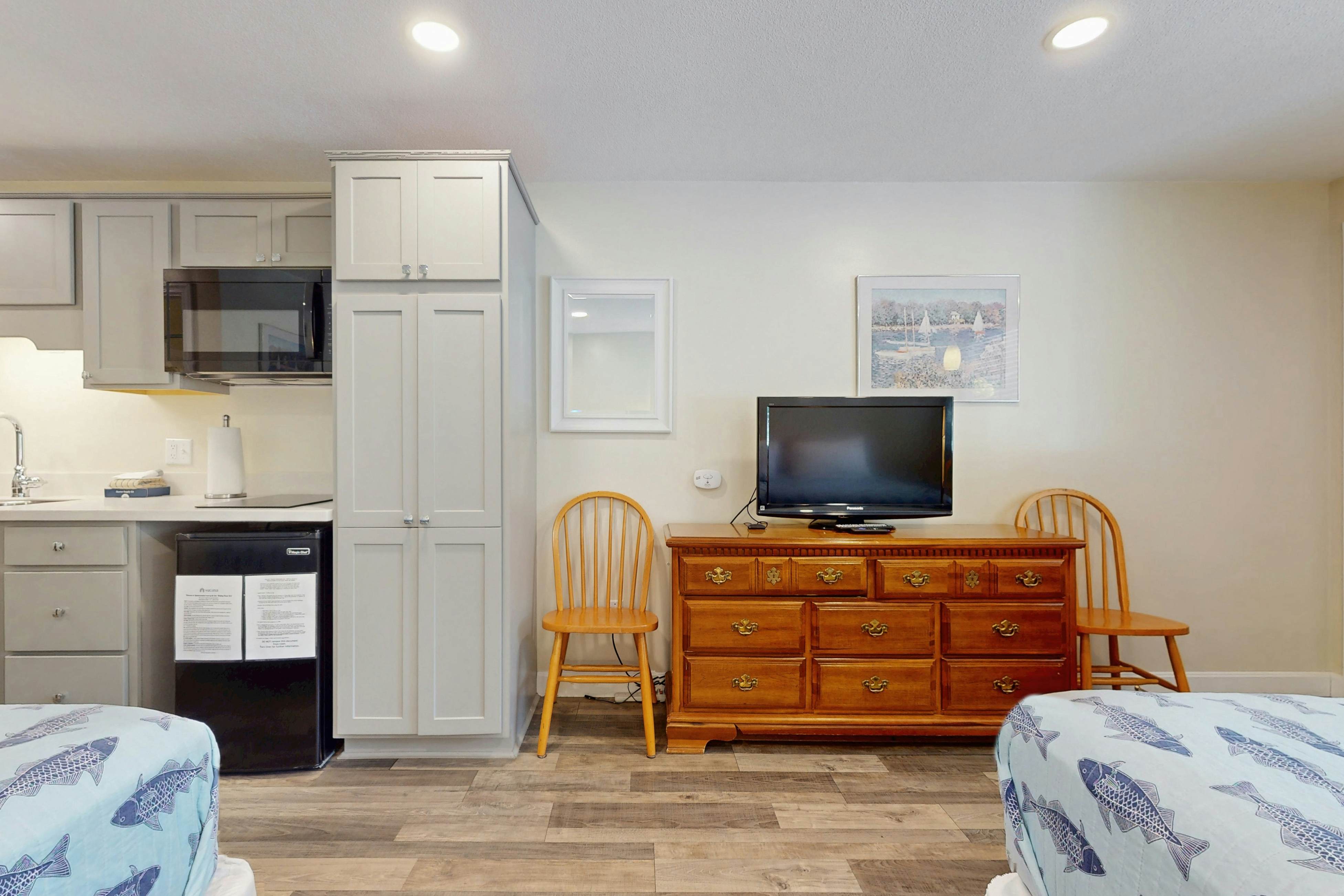 Quintessential Room by the Sea - Holiday House #M8