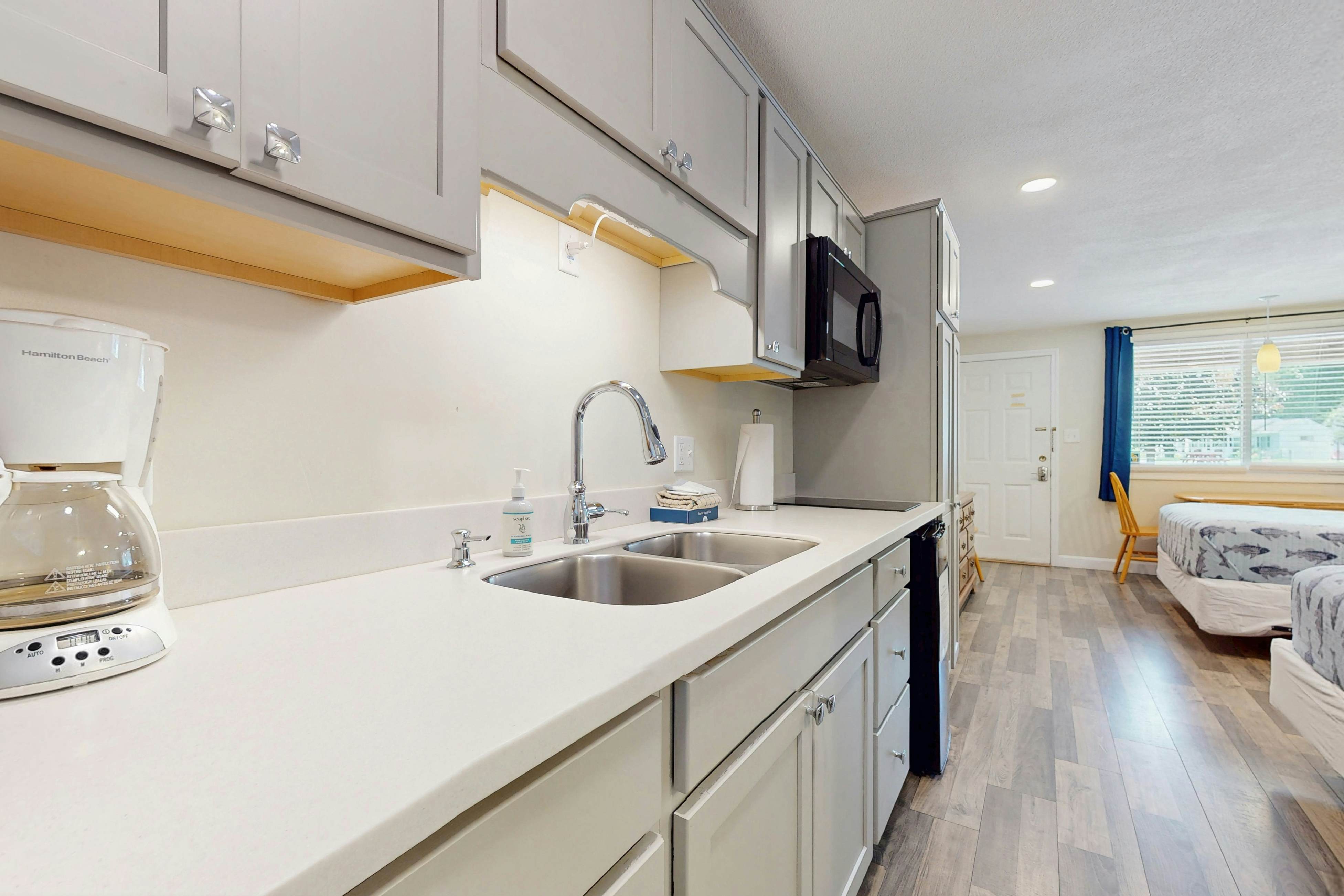 Quintessential Room by the Sea - Holiday House #M8