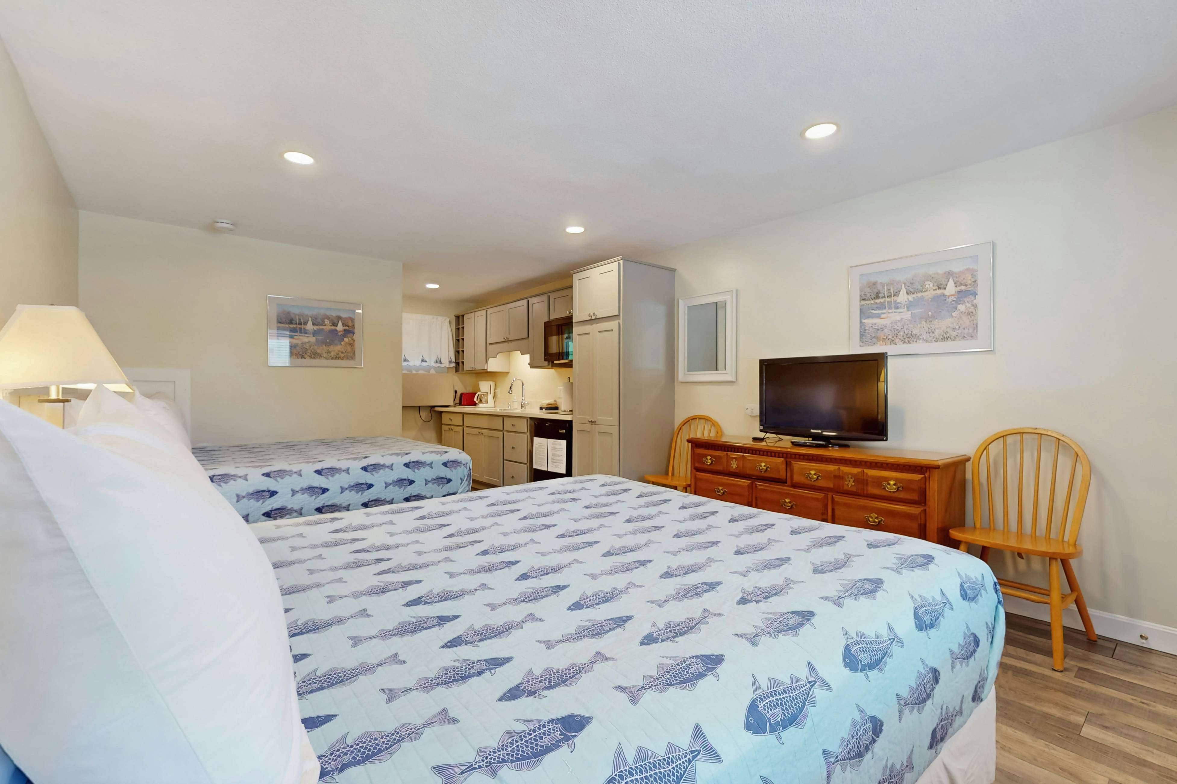 Quintessential Room by the Sea - Holiday House #M8