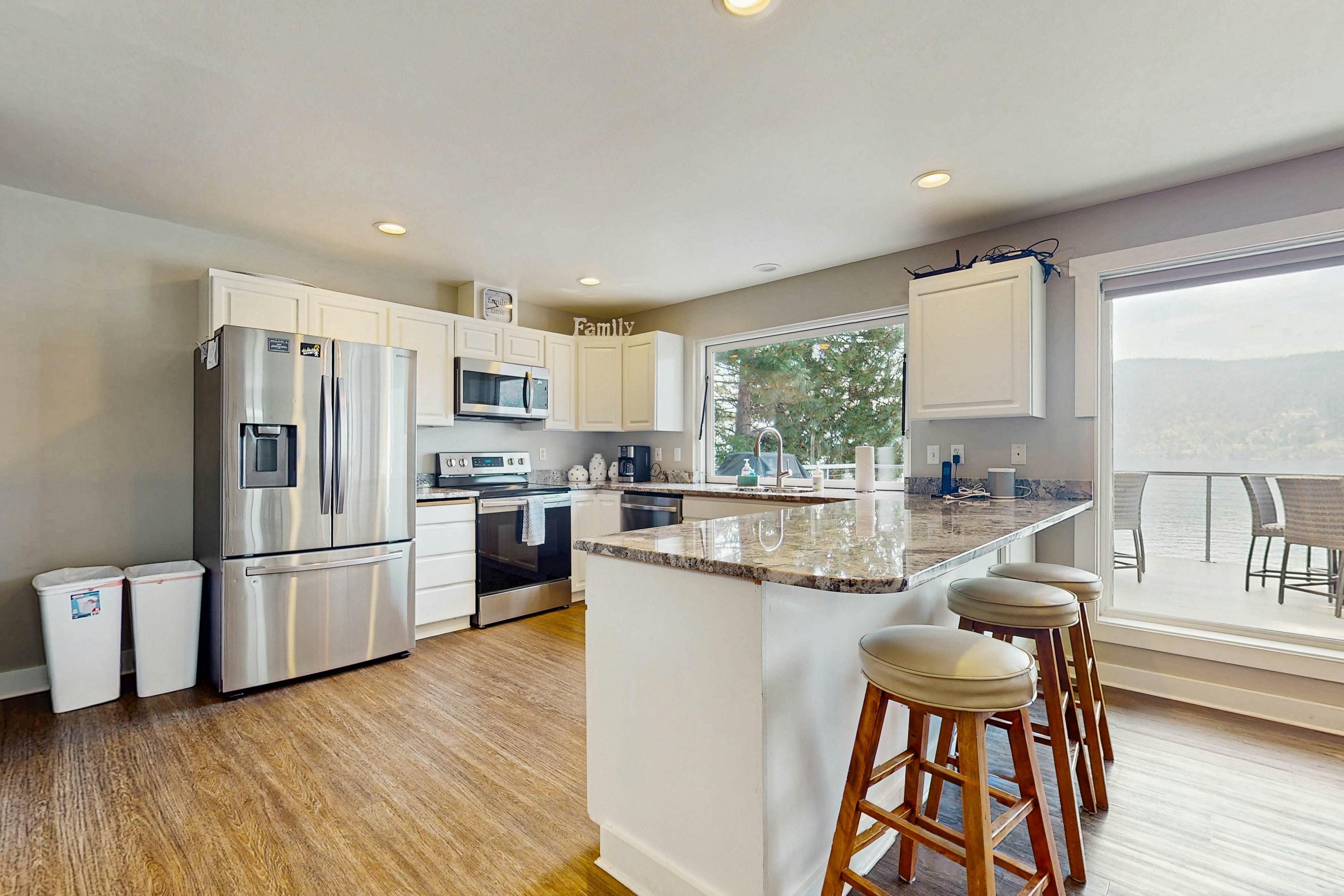 Spacious Lake Escape