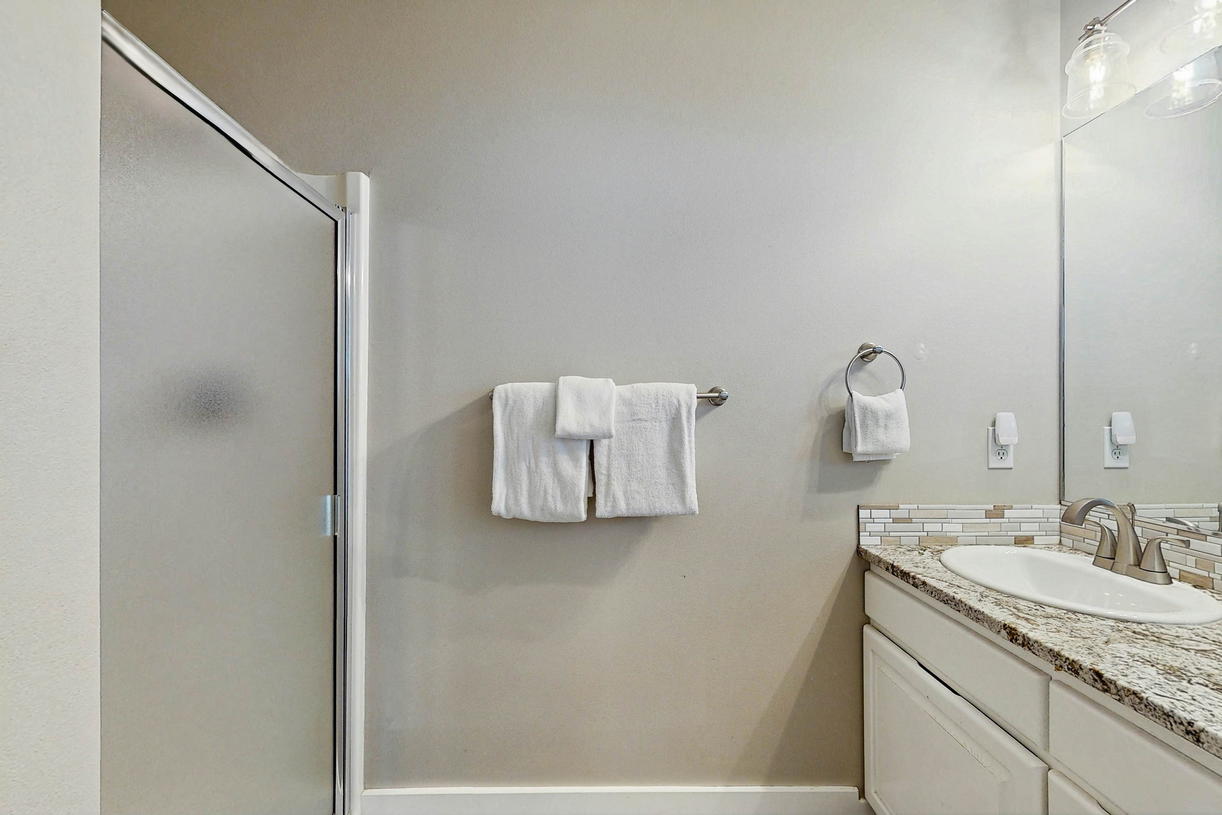 Spacious Lake Escape