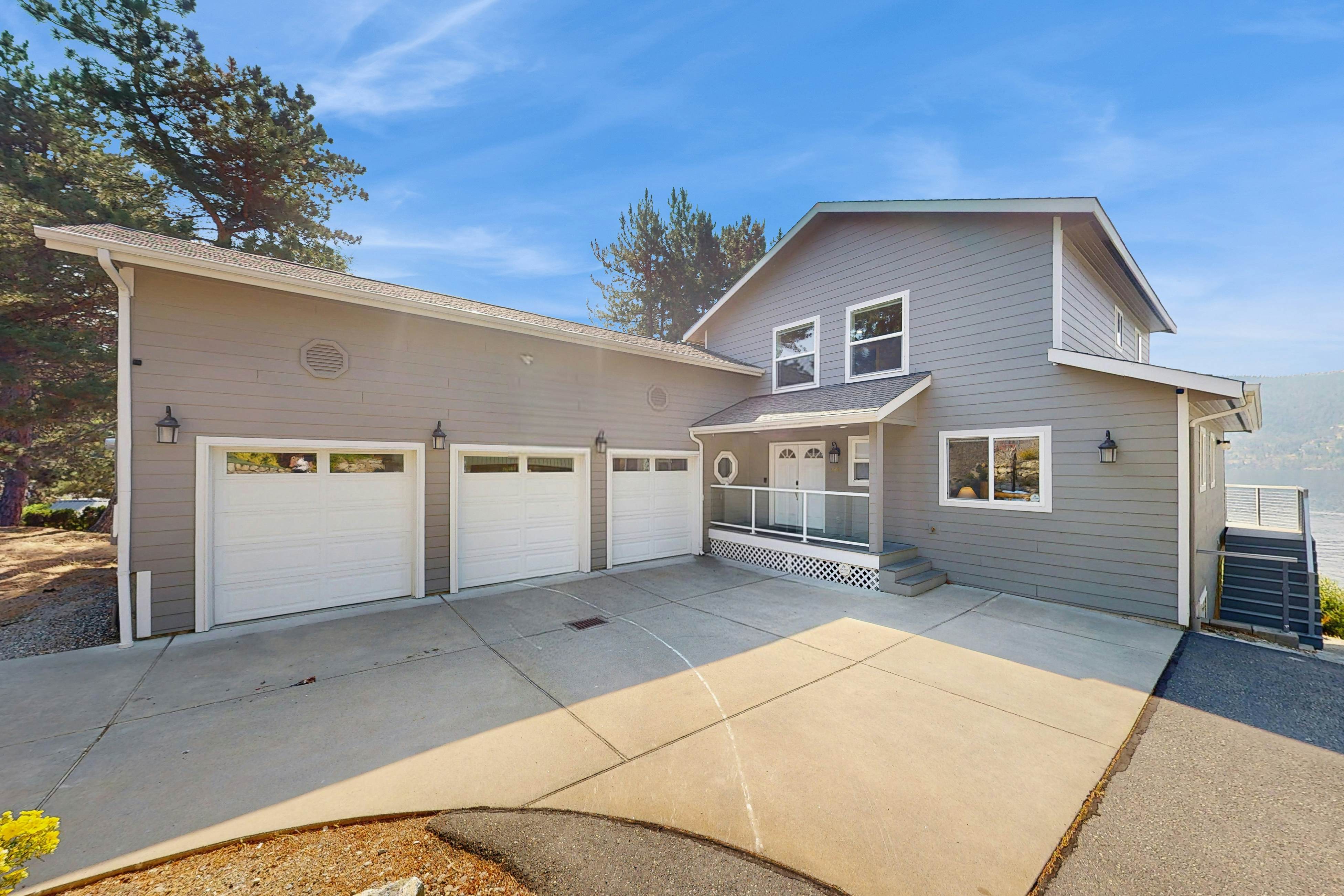 Spacious Lake Escape