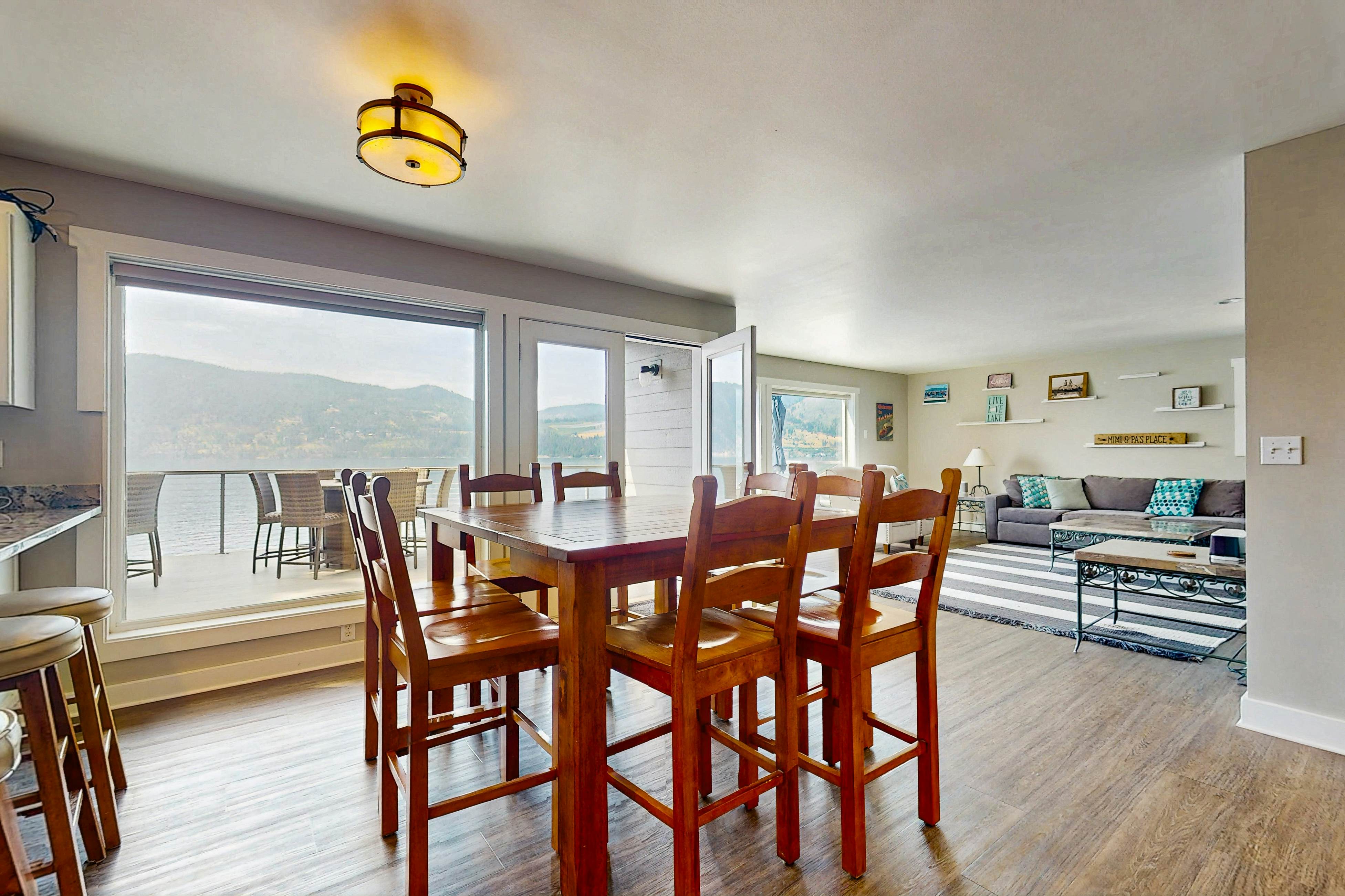 Spacious Lake Escape