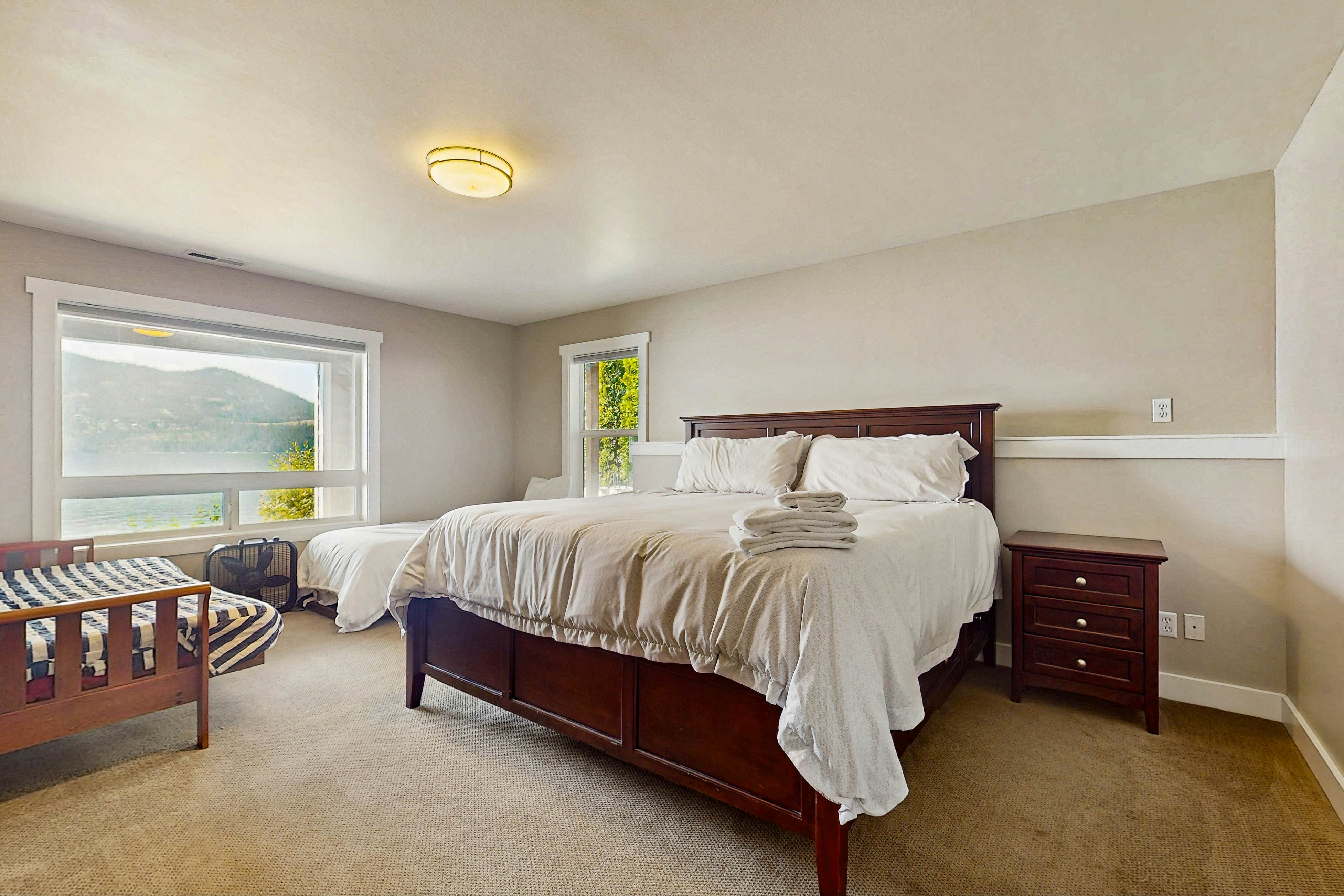 Spacious Lake Escape