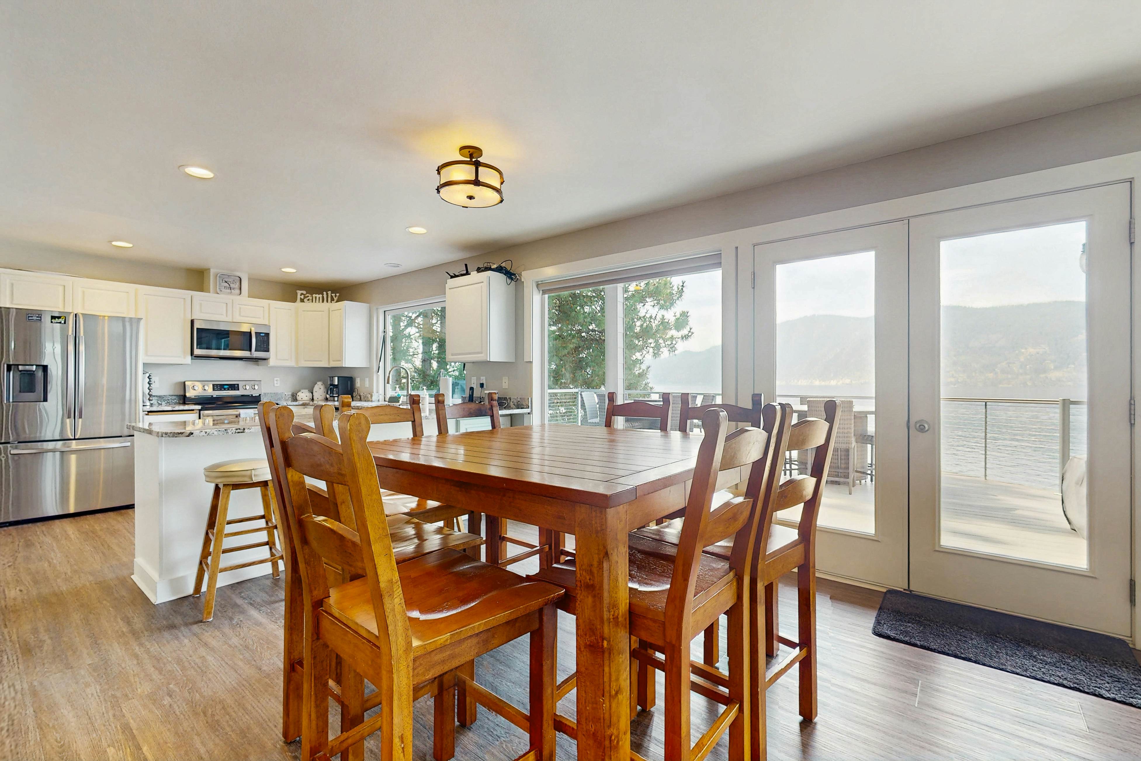 Spacious Lake Escape