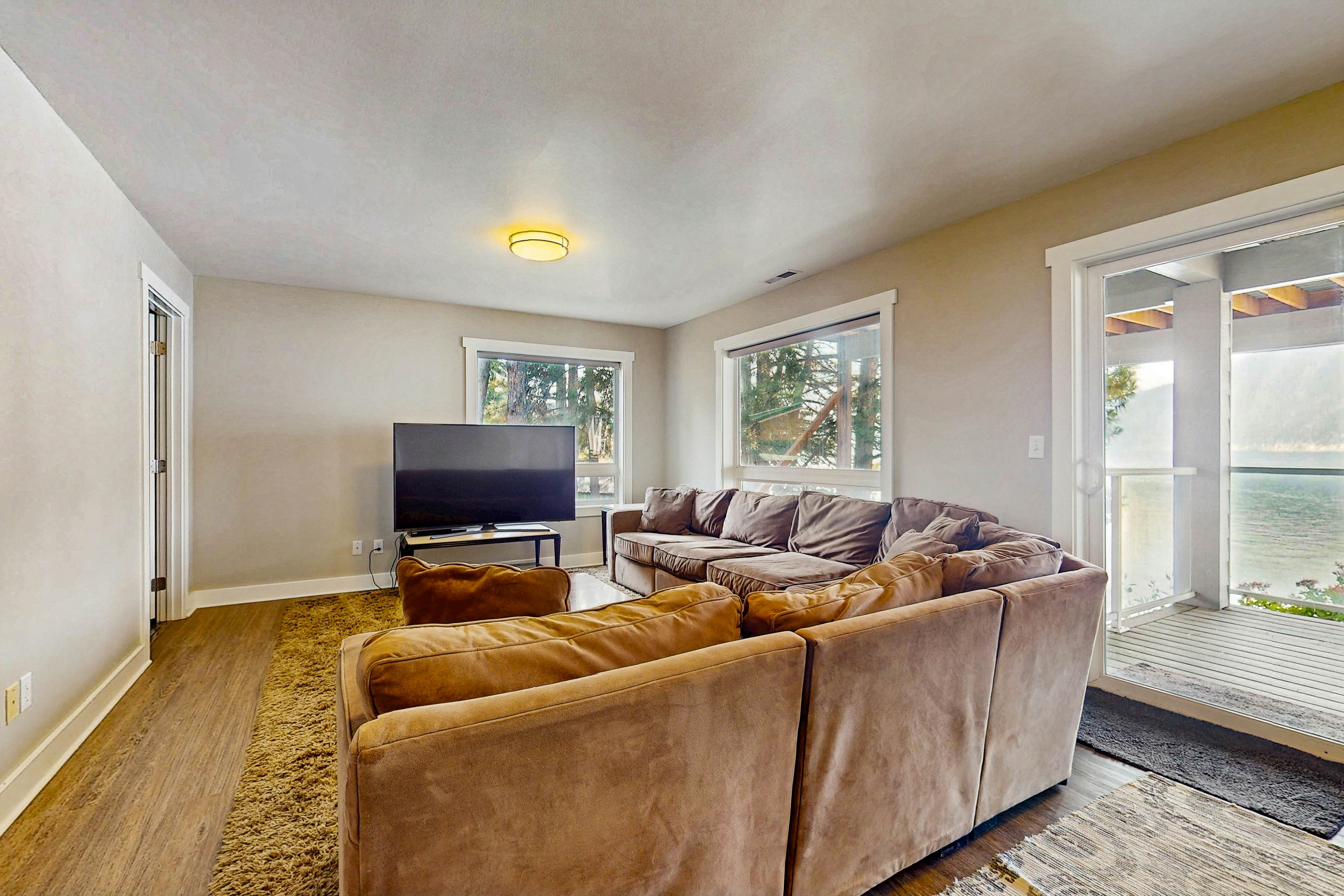 Spacious Lake Escape