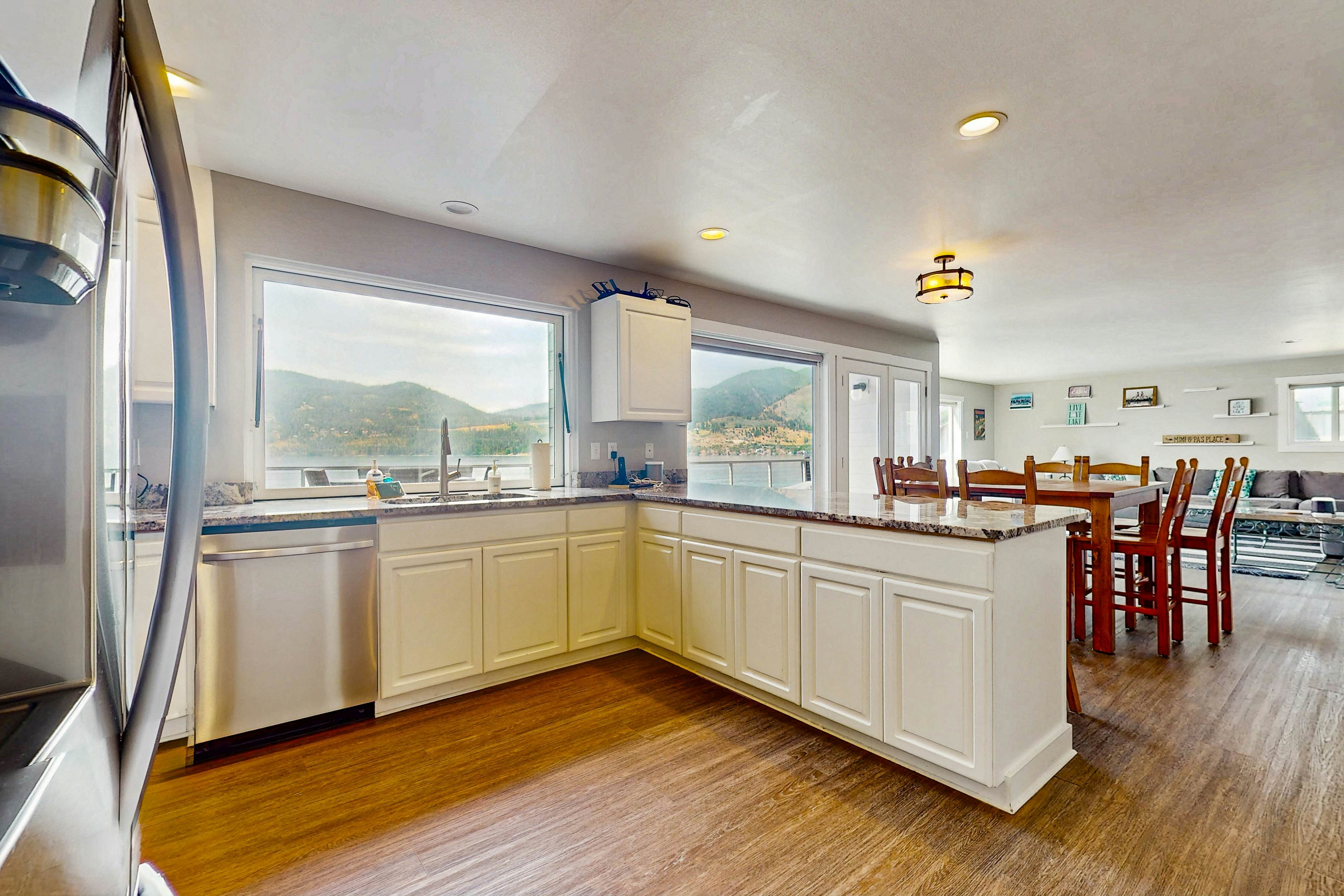 Spacious Lake Escape