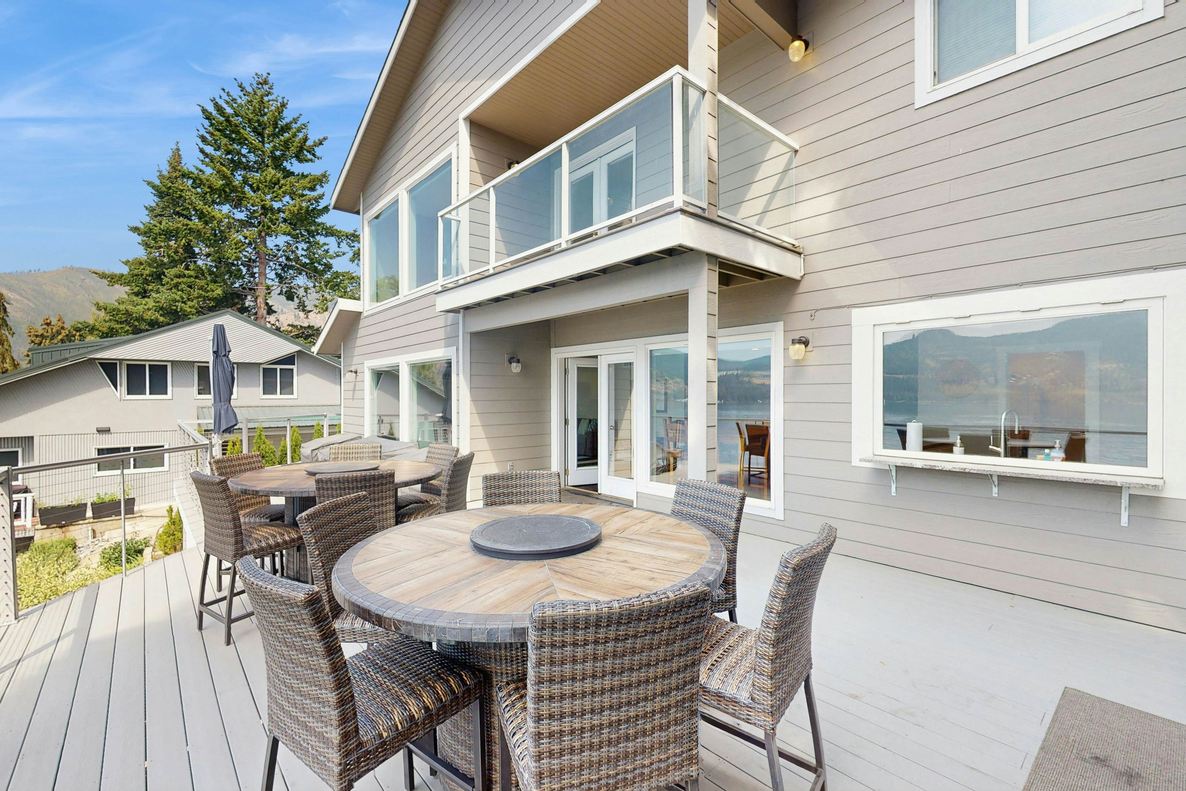 Spacious Lake Escape