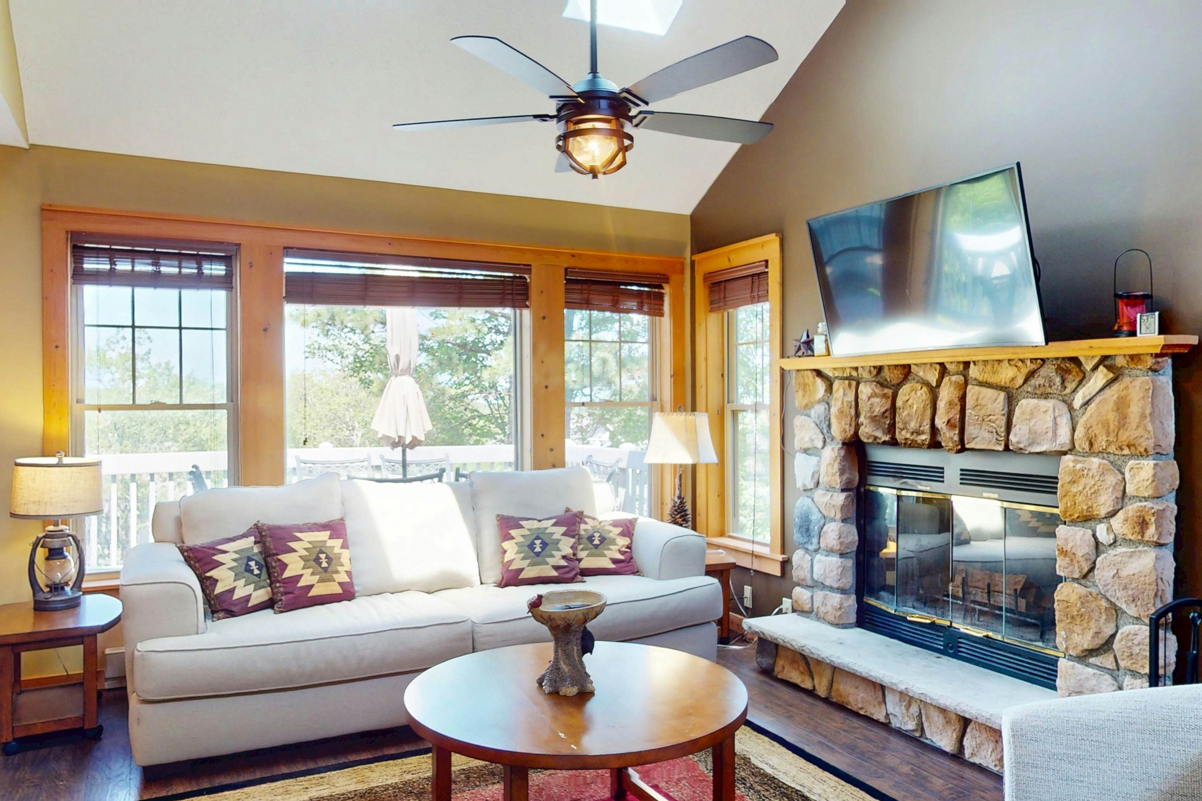 Cozy Mountain Retreat in Northridge