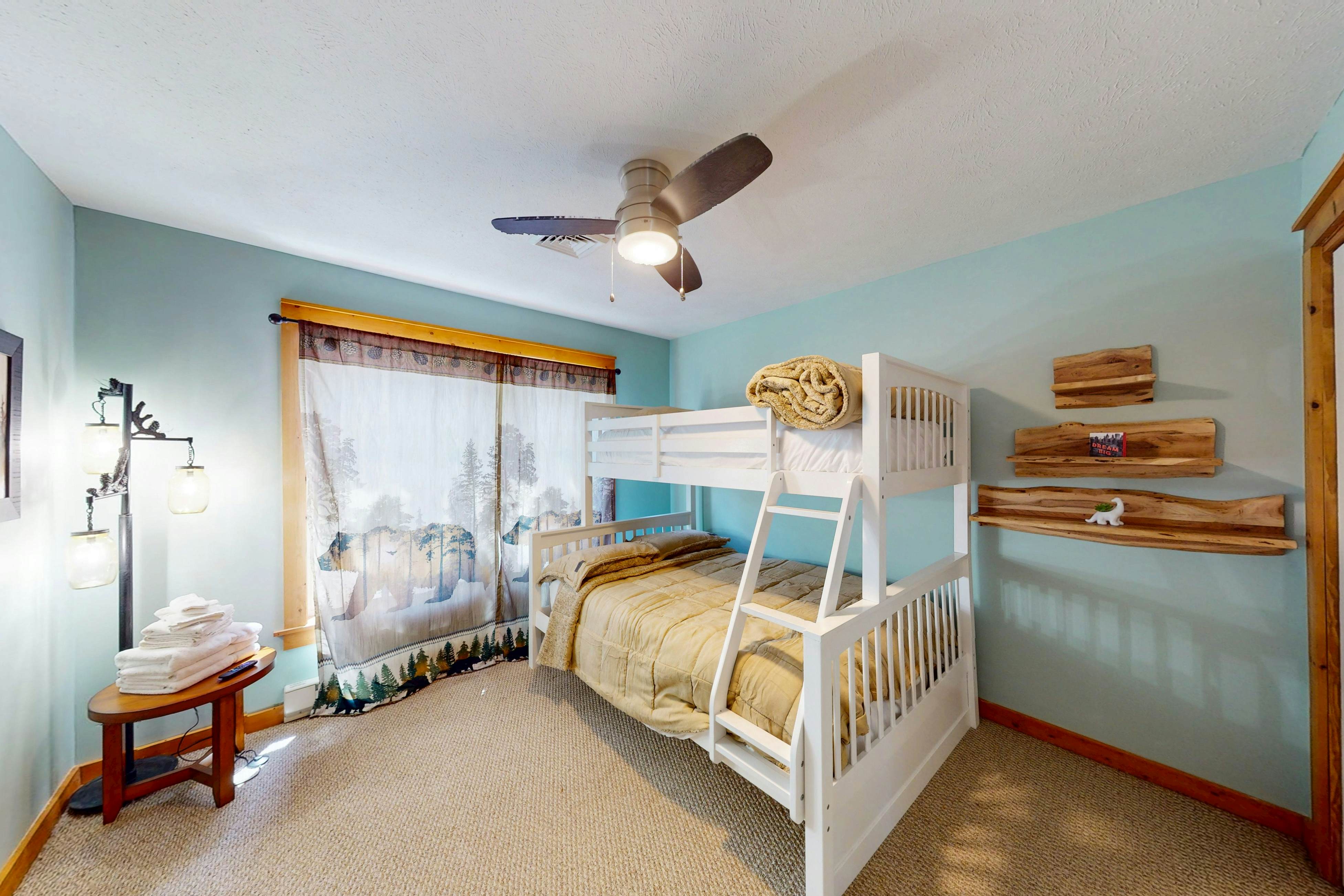 Cozy Mountain Retreat in Northridge