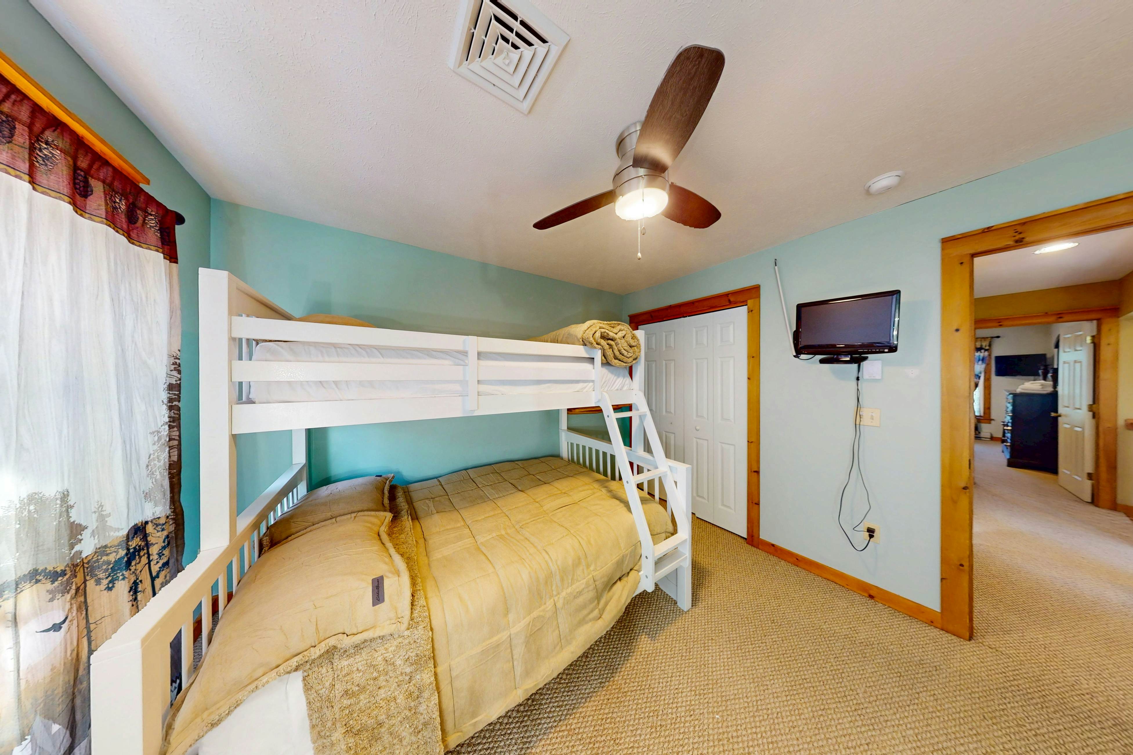 Cozy Mountain Retreat in Northridge