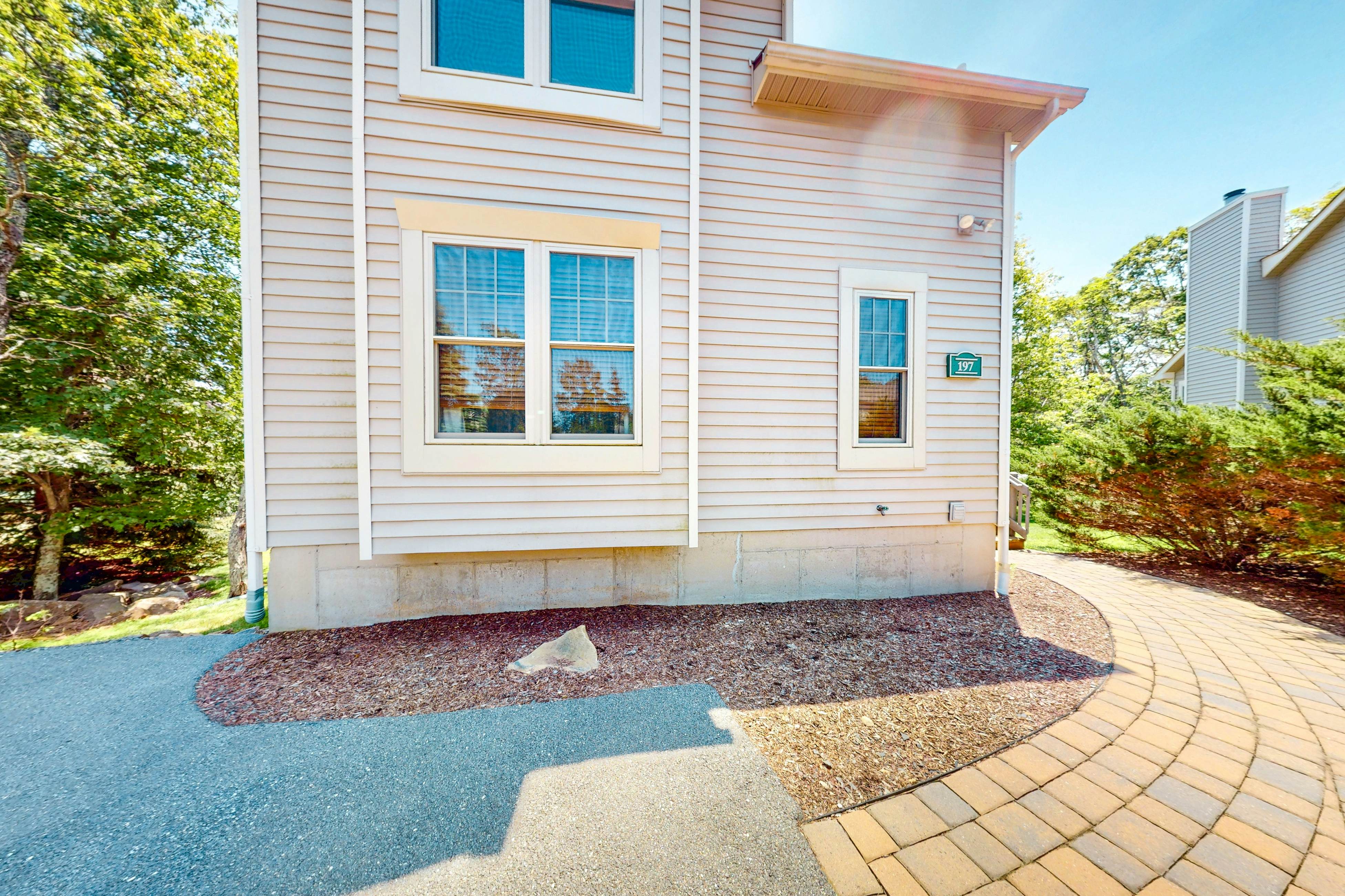 The Overlook Nook in Northridge