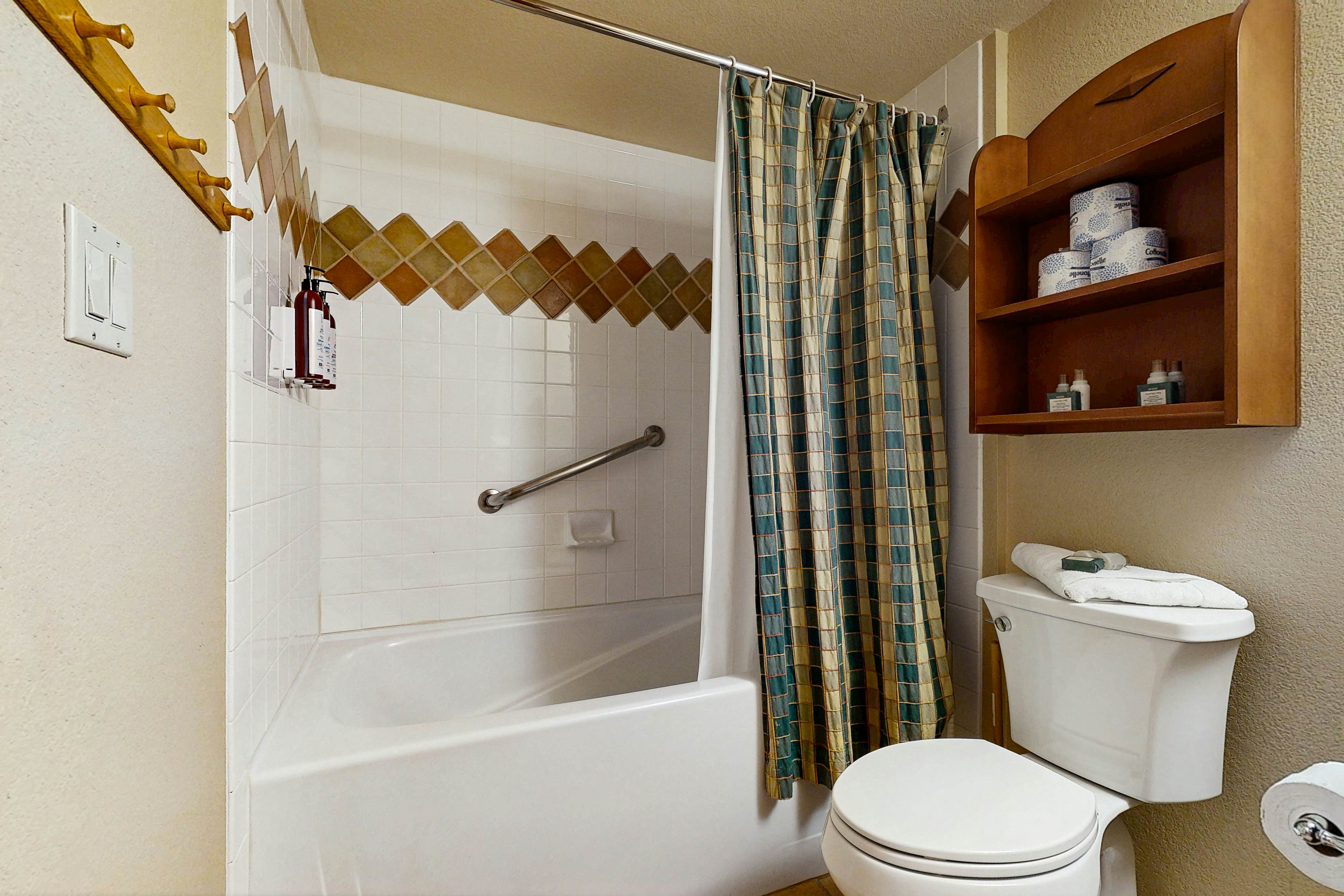 Powderhorn Lodge 311 - Poppy Suite