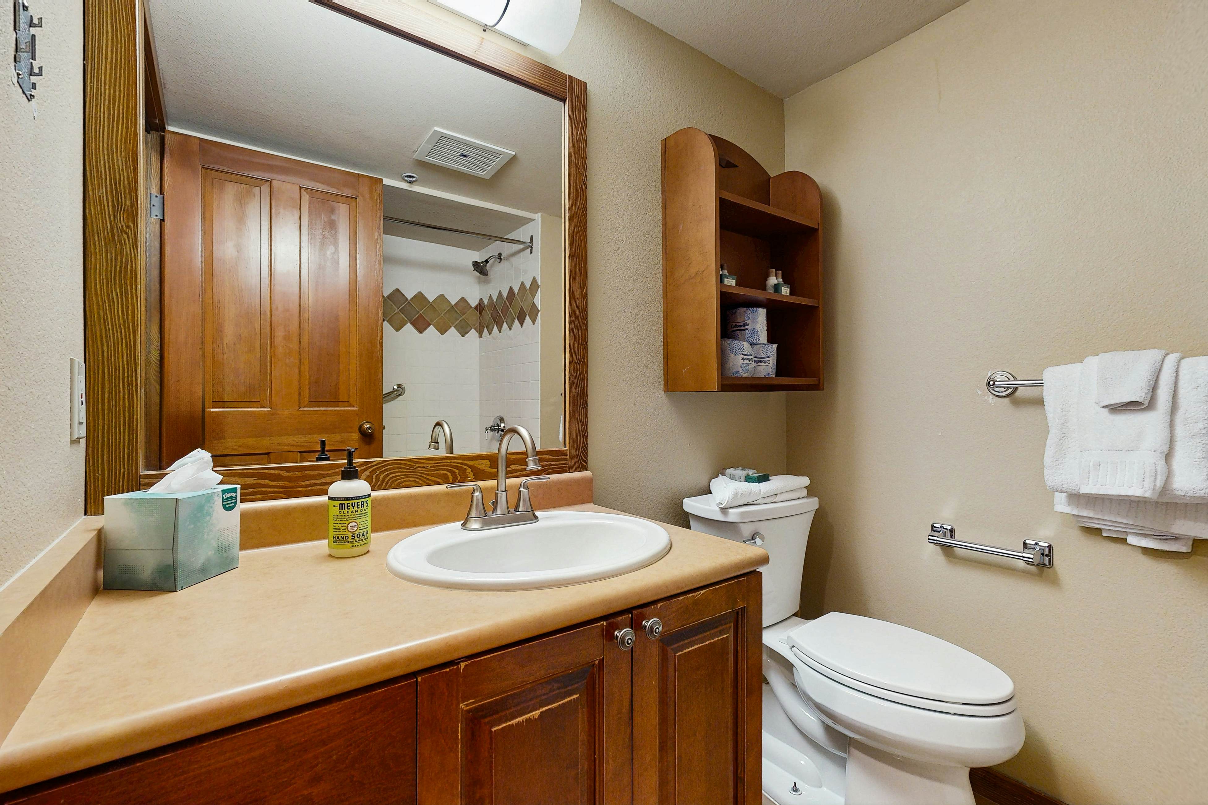 Powderhorn Lodge 311 - Poppy Suite