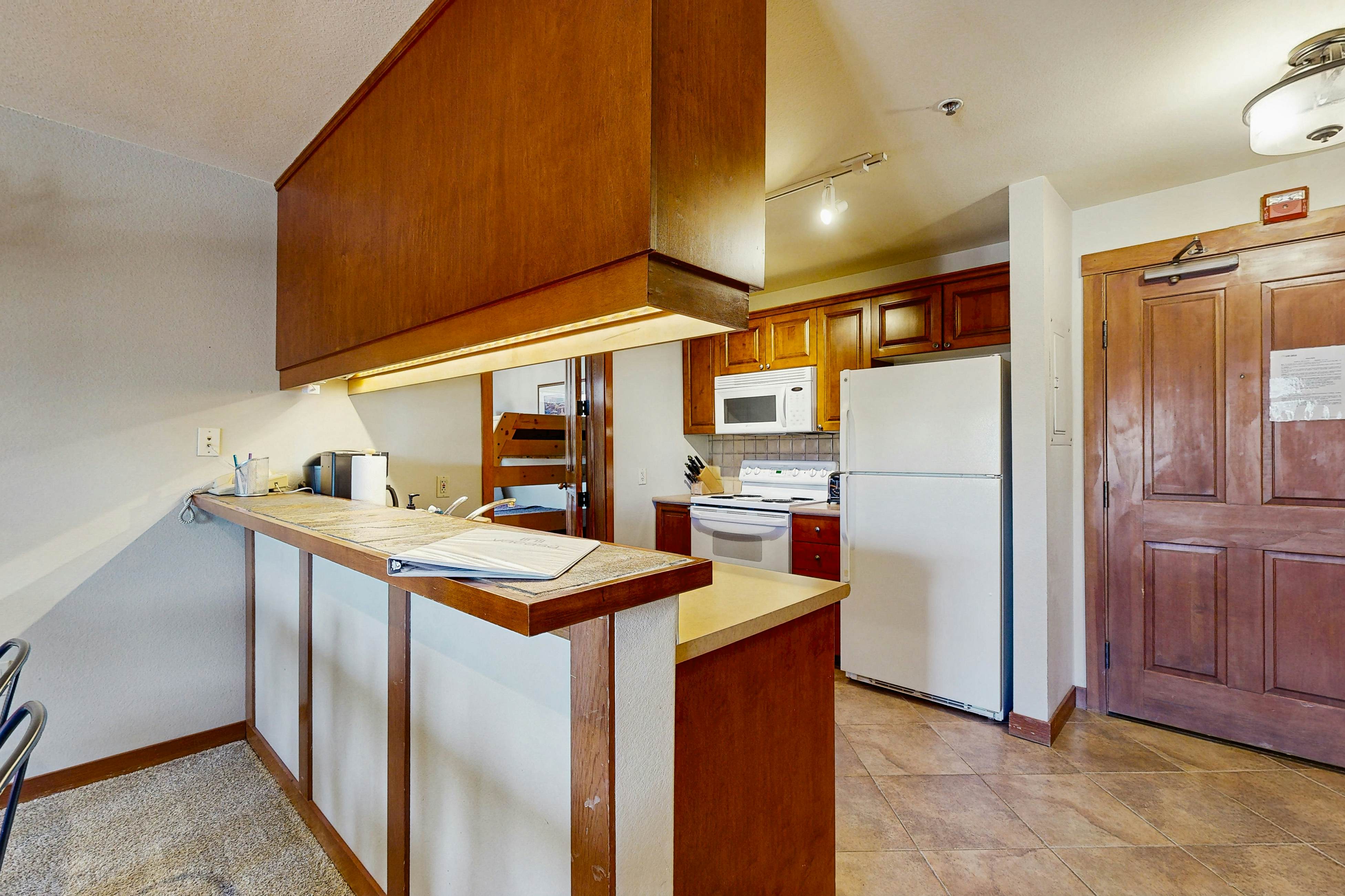 Powderhorn Lodge 311 - Poppy Suite