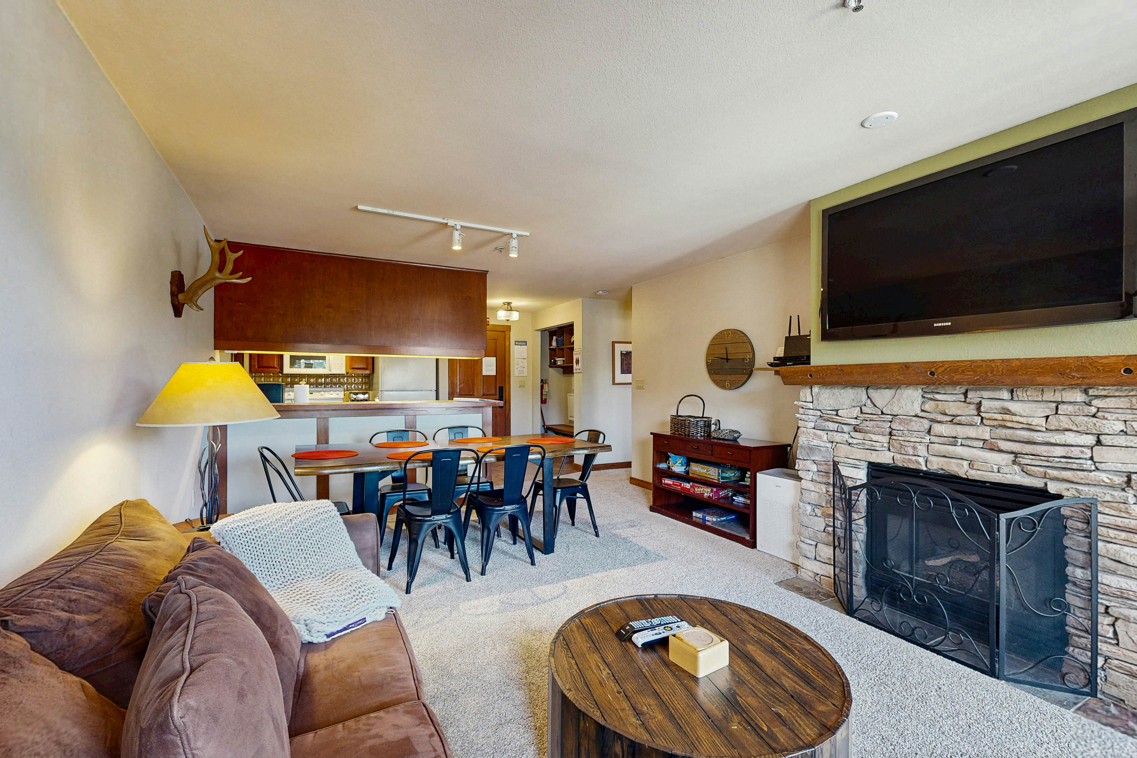 Powderhorn Lodge 311 - Poppy Suite