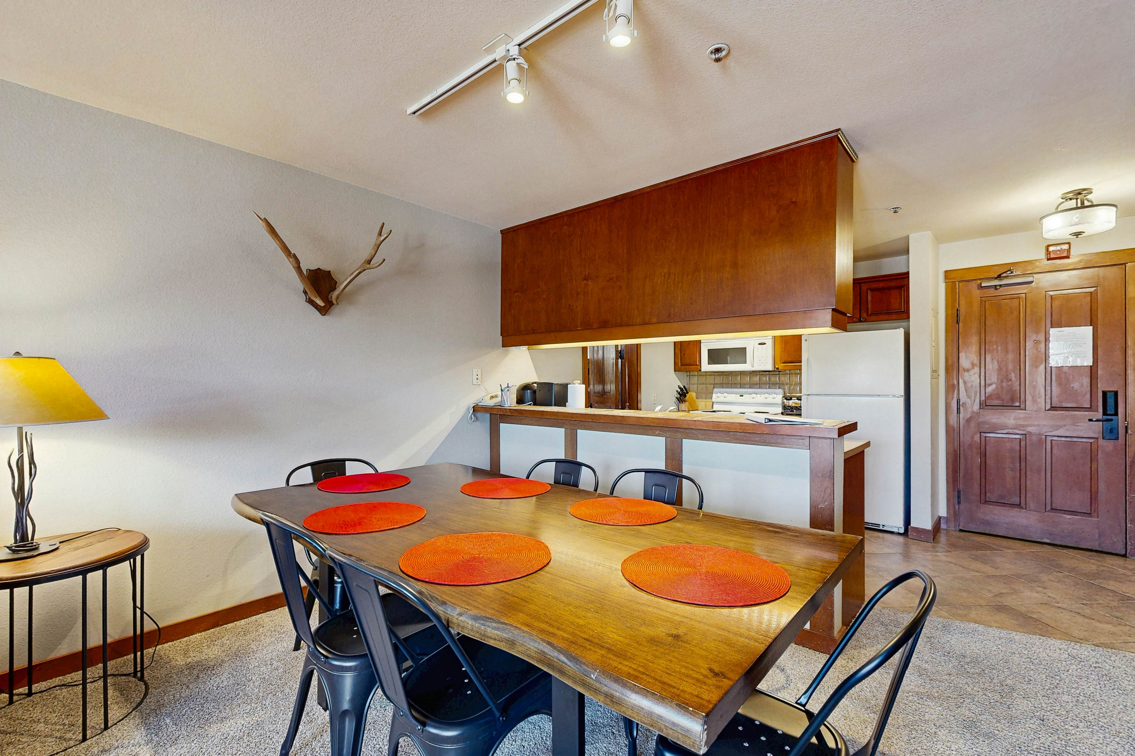 Powderhorn Lodge 311 - Poppy Suite