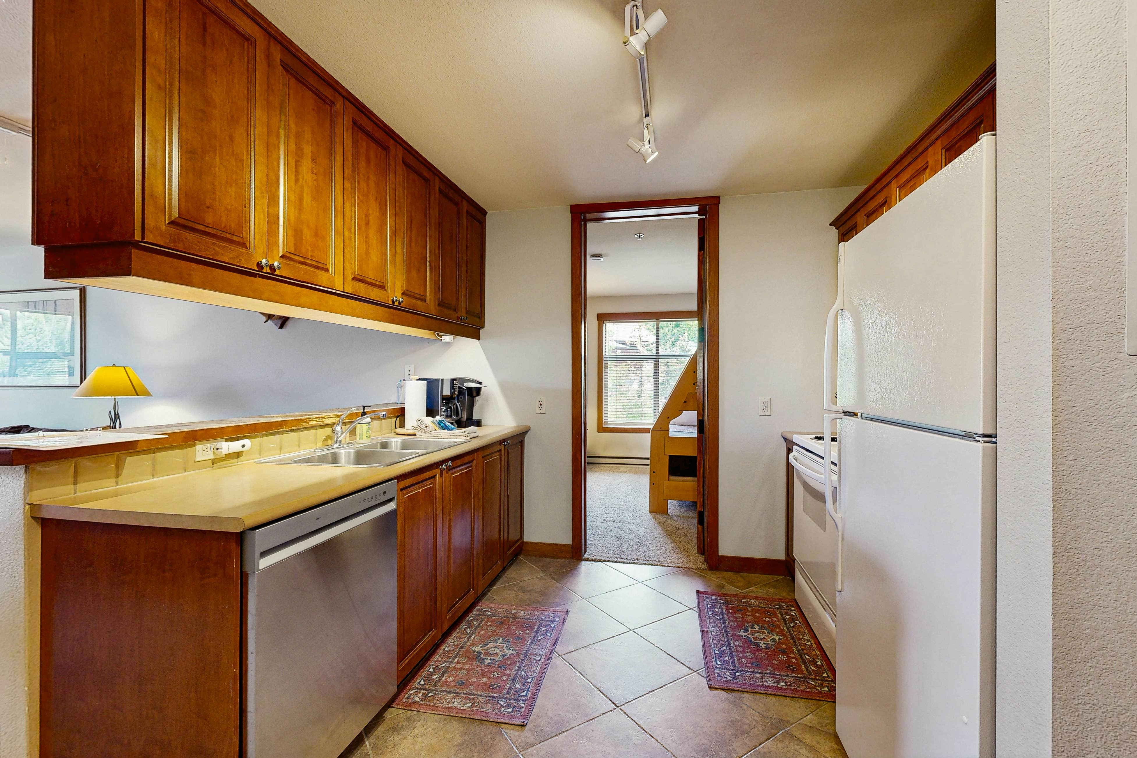 Powderhorn Lodge 311 - Poppy Suite