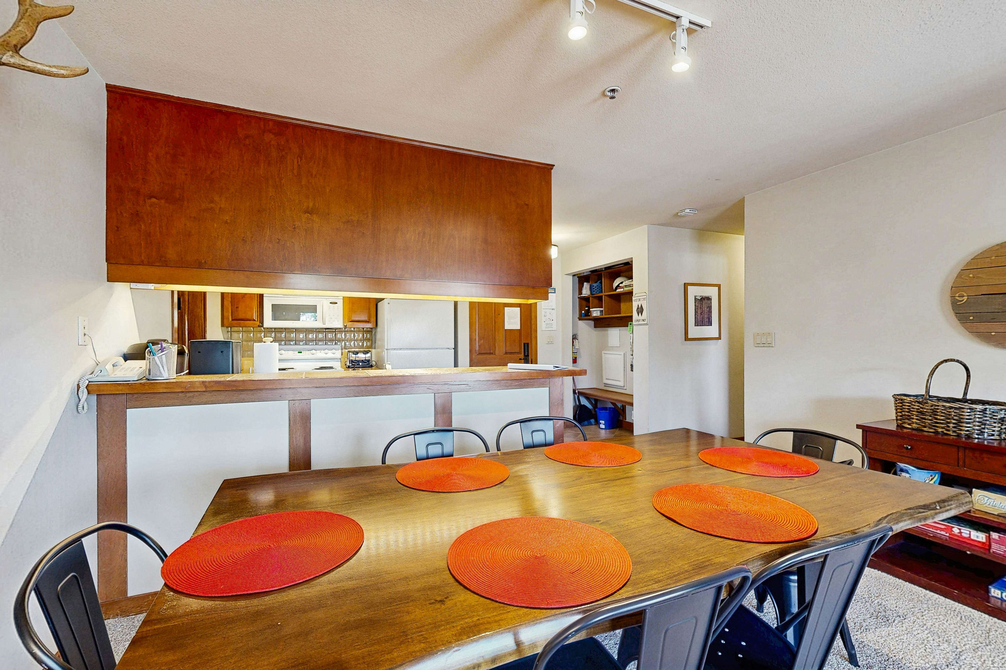 Powderhorn Lodge 311 - Poppy Suite