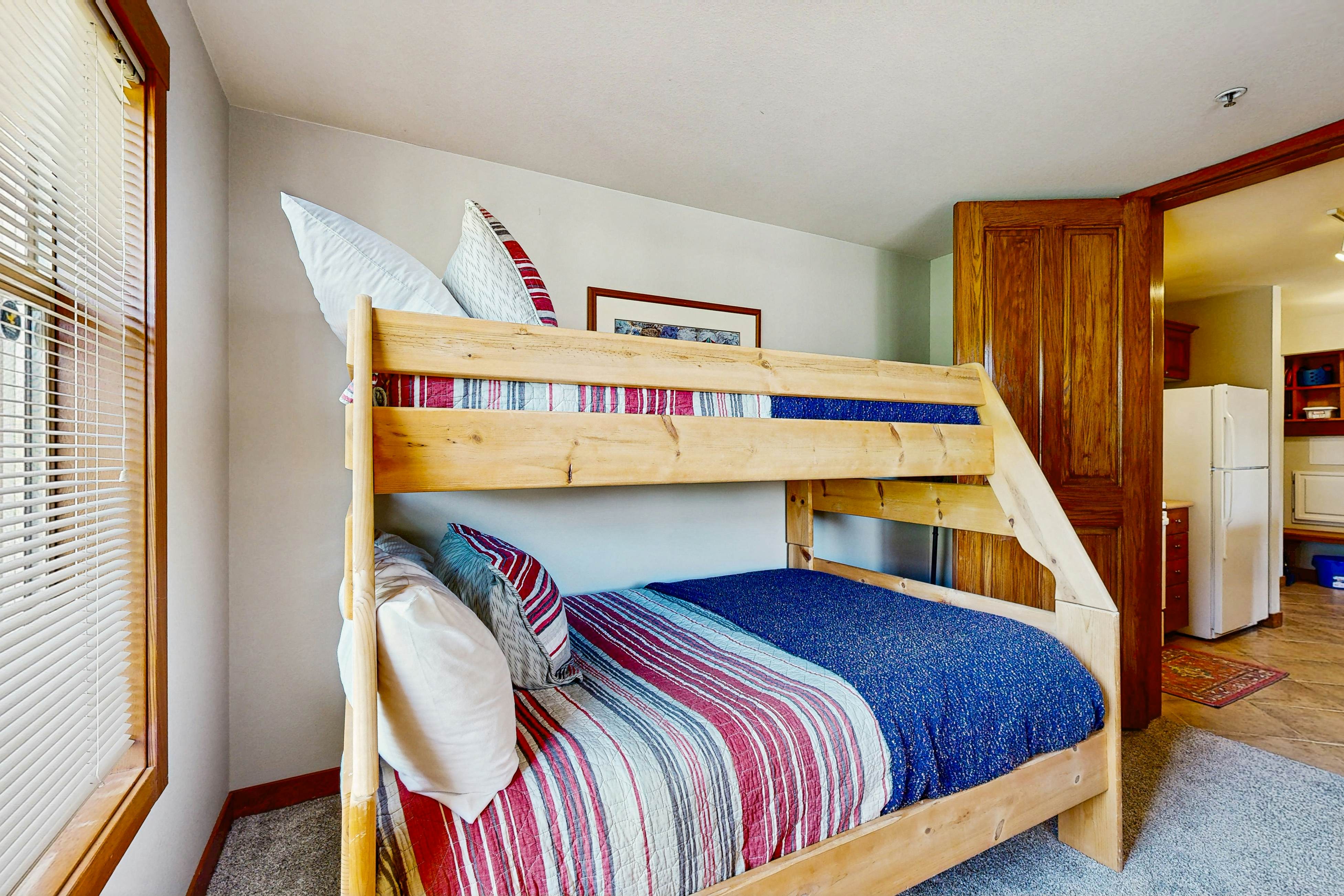 Powderhorn Lodge 311 - Poppy Suite