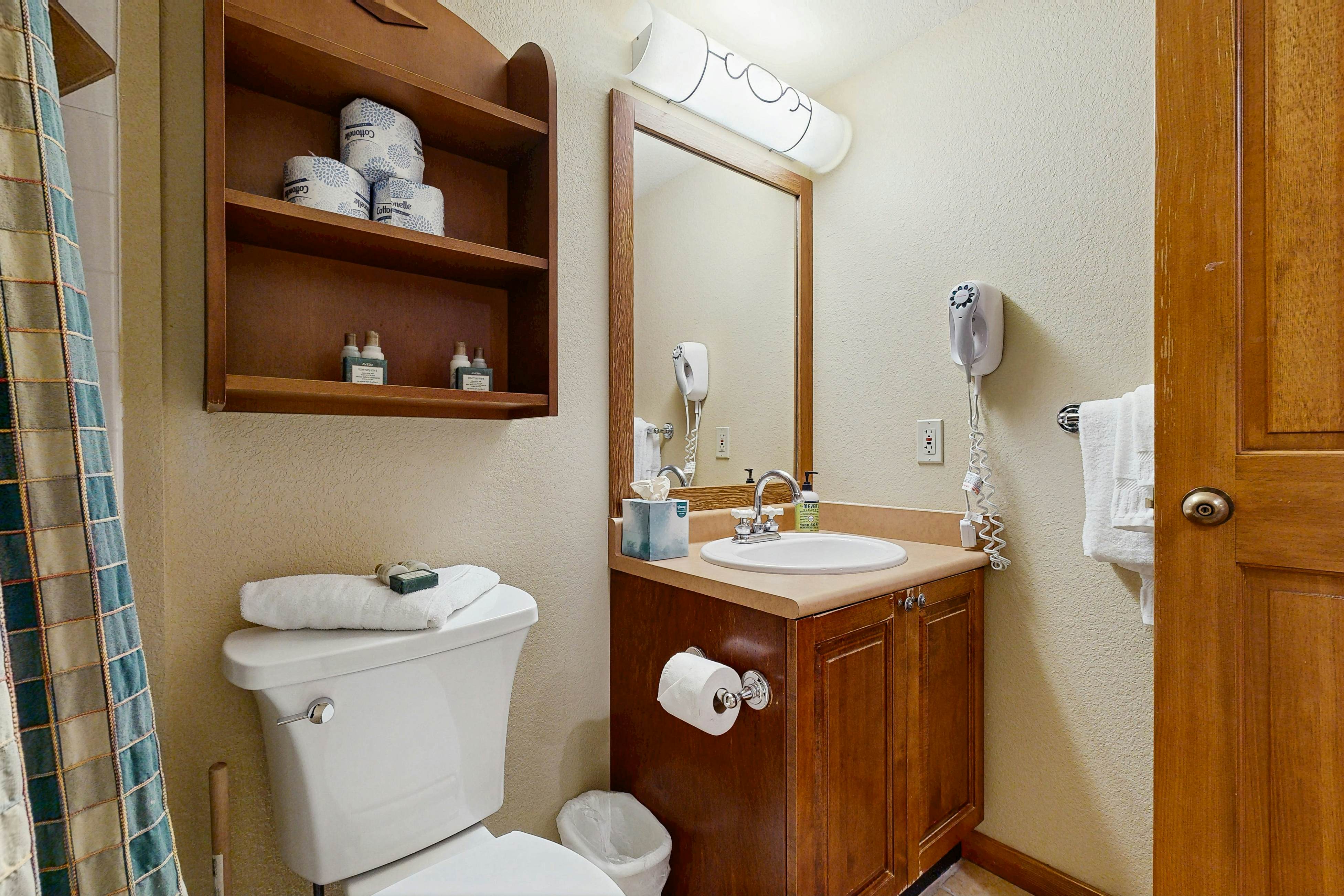 Powderhorn Lodge 311 - Poppy Suite