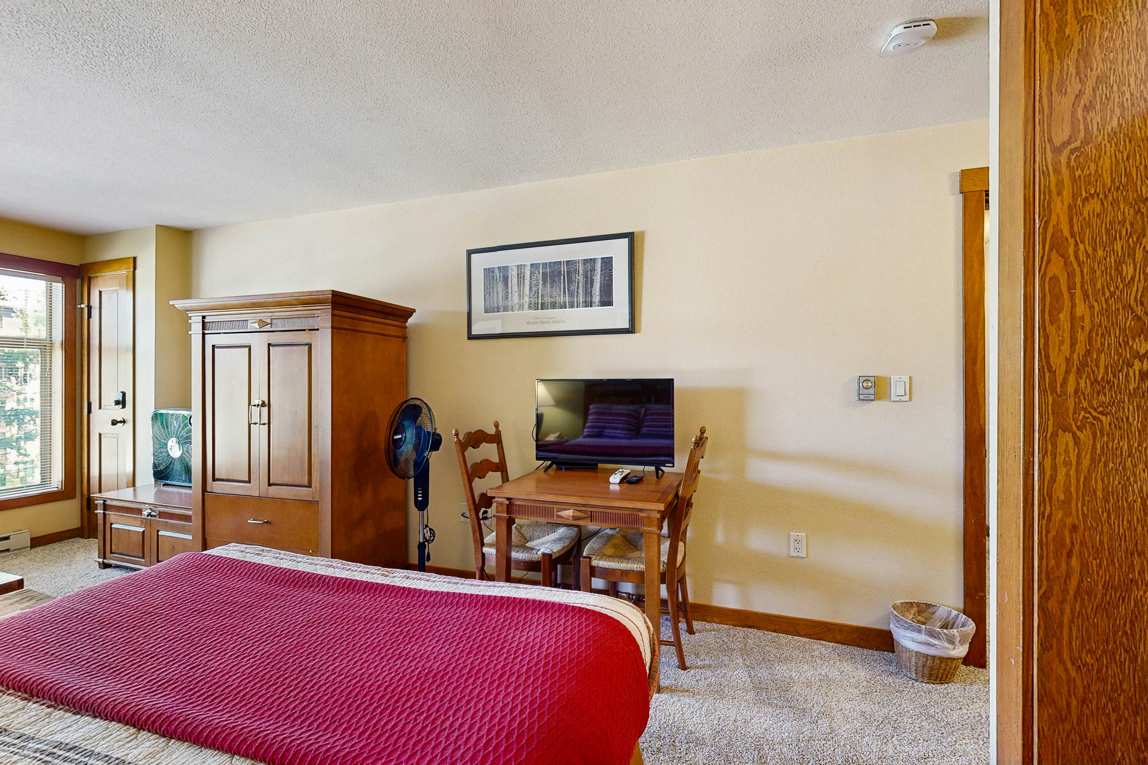 Powderhorn Lodge 311 - Poppy Suite