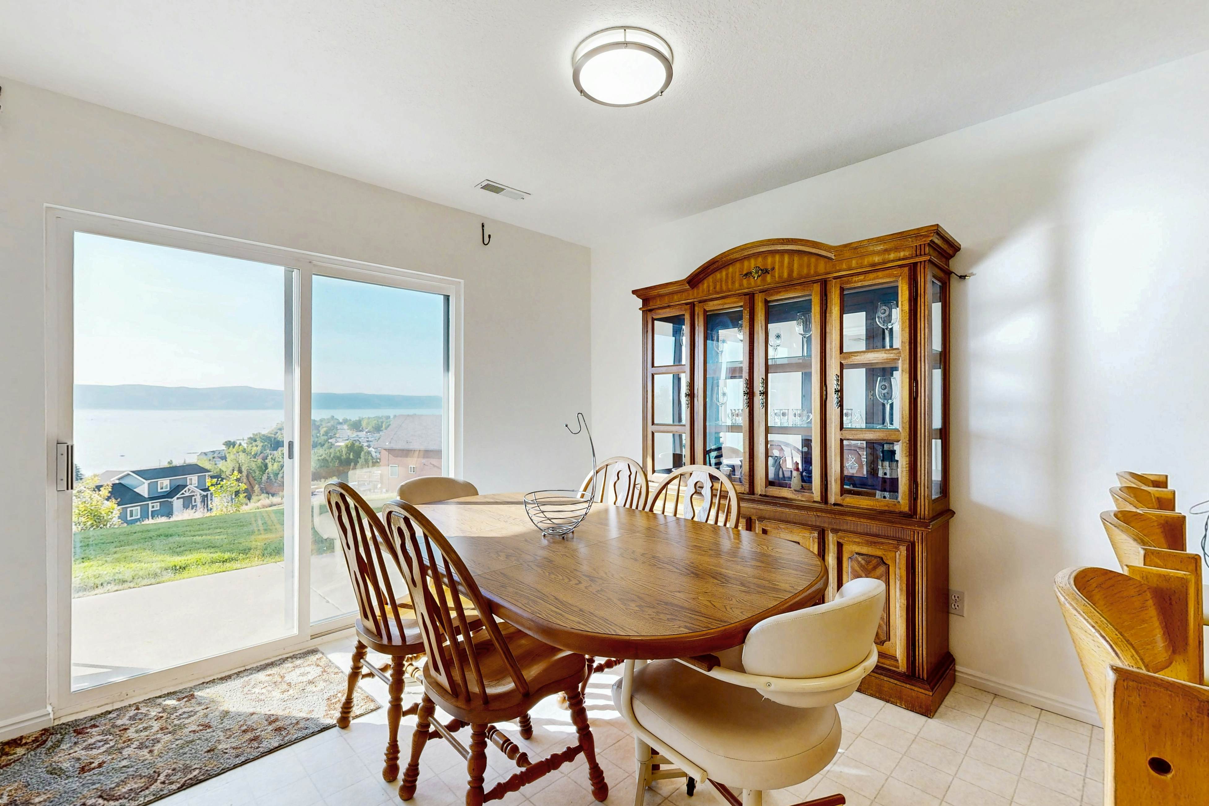 Harbor Village Lakeview Condo 902-3